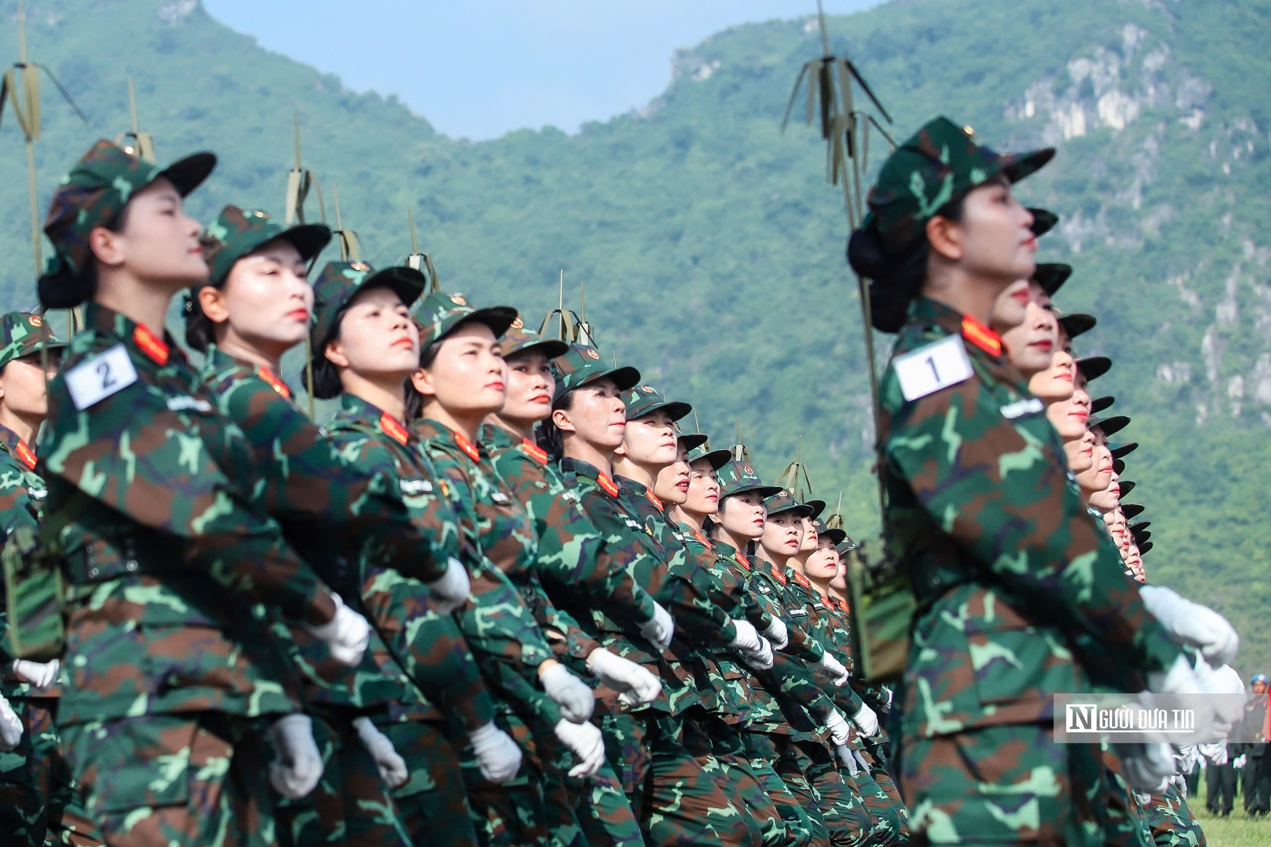 Nét đẹp của những "bông hồng thép" trên thao trường A80 - Ảnh 12.