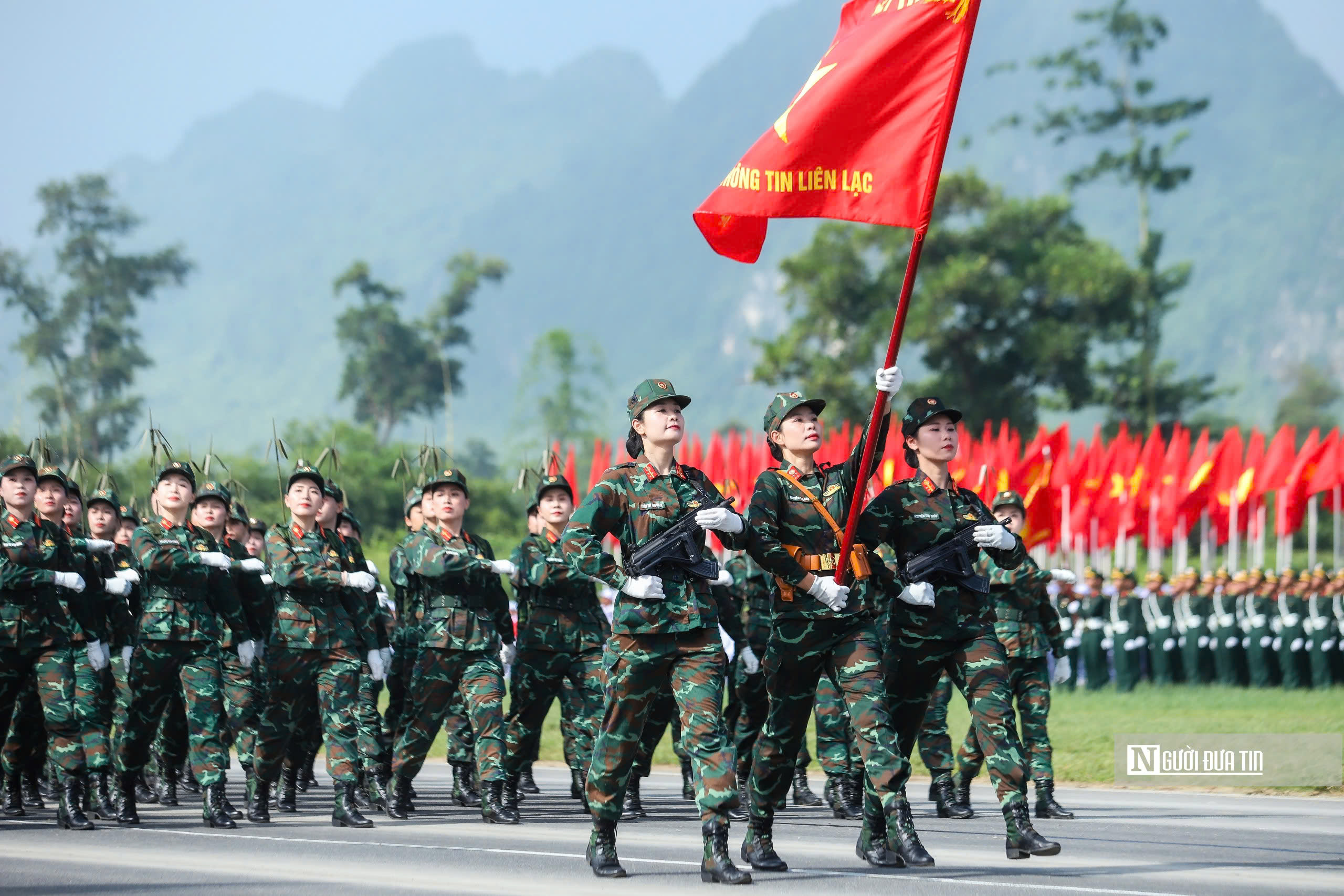 Nét đẹp của những "bông hồng thép" trên thao trường A80 - Ảnh 10.