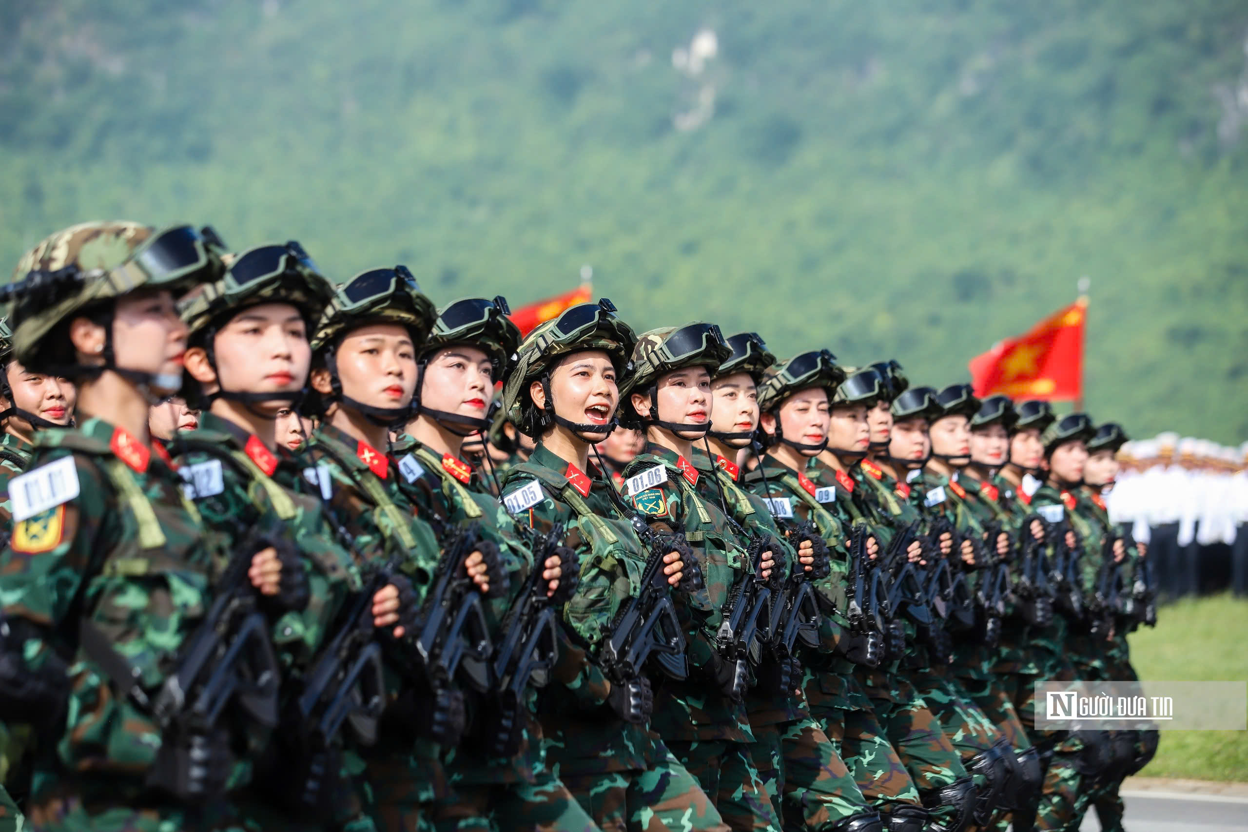 Nét đẹp của những "bông hồng thép" trên thao trường A80 - Ảnh 9.