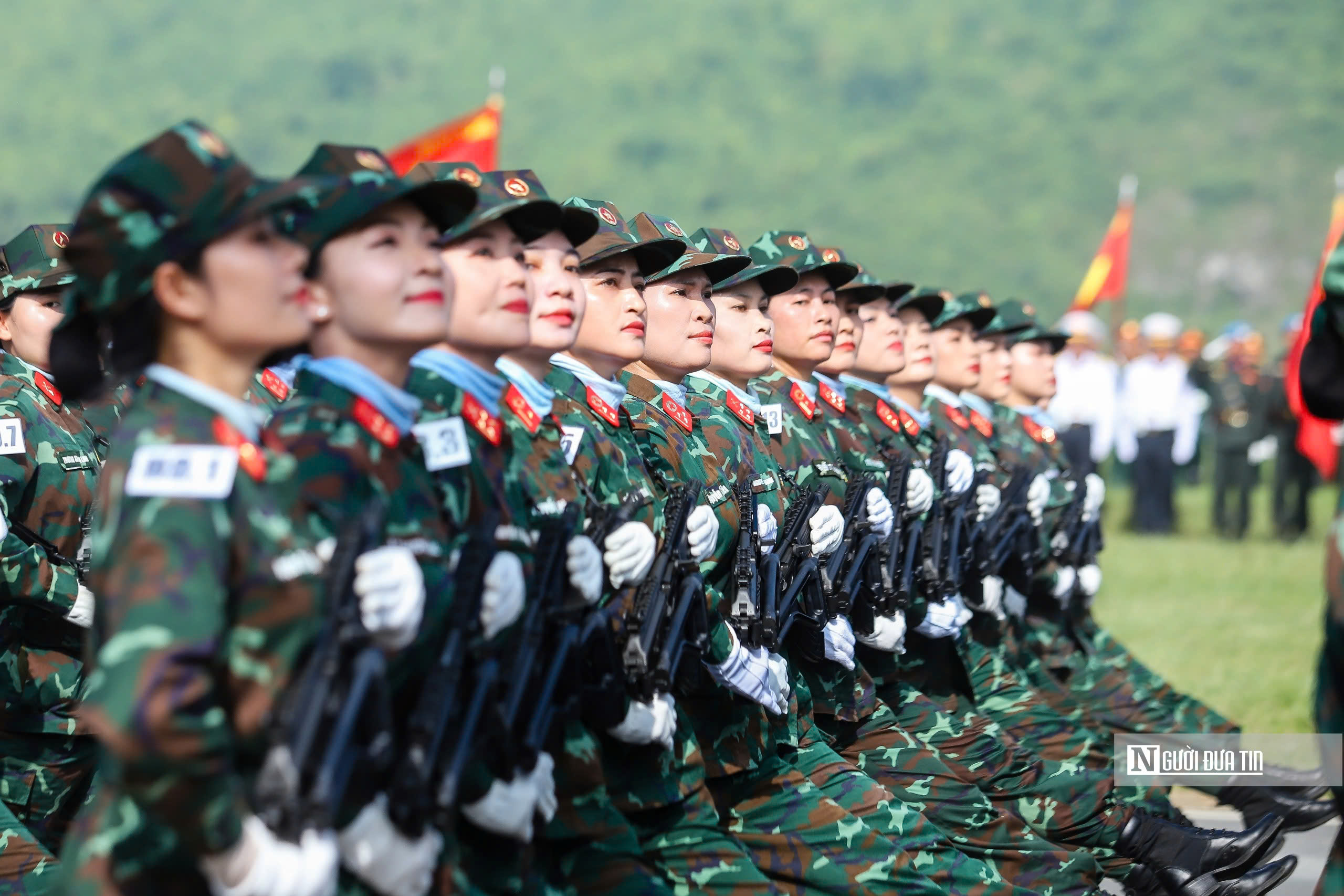 Nét đẹp của những "bông hồng thép" trên thao trường A80 - Ảnh 6.