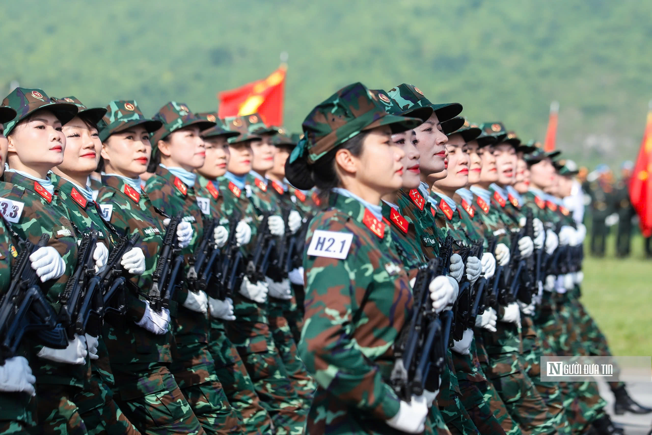 Nét đẹp của những "bông hồng thép" trên thao trường A80 - Ảnh 7.
