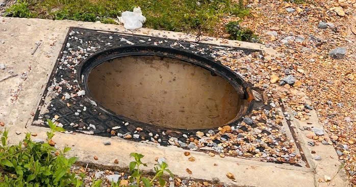 Điều tra vụ mất gần 200 nắp hố ga trên tuyến đường 210 tỷ đồng ở Quảng Trị- Ảnh 1. Điều tra vụ mất gần 200 nắp hố ga trên tuyến đường 210 tỷ đồng ở Quảng Trị- Ảnh 1.
