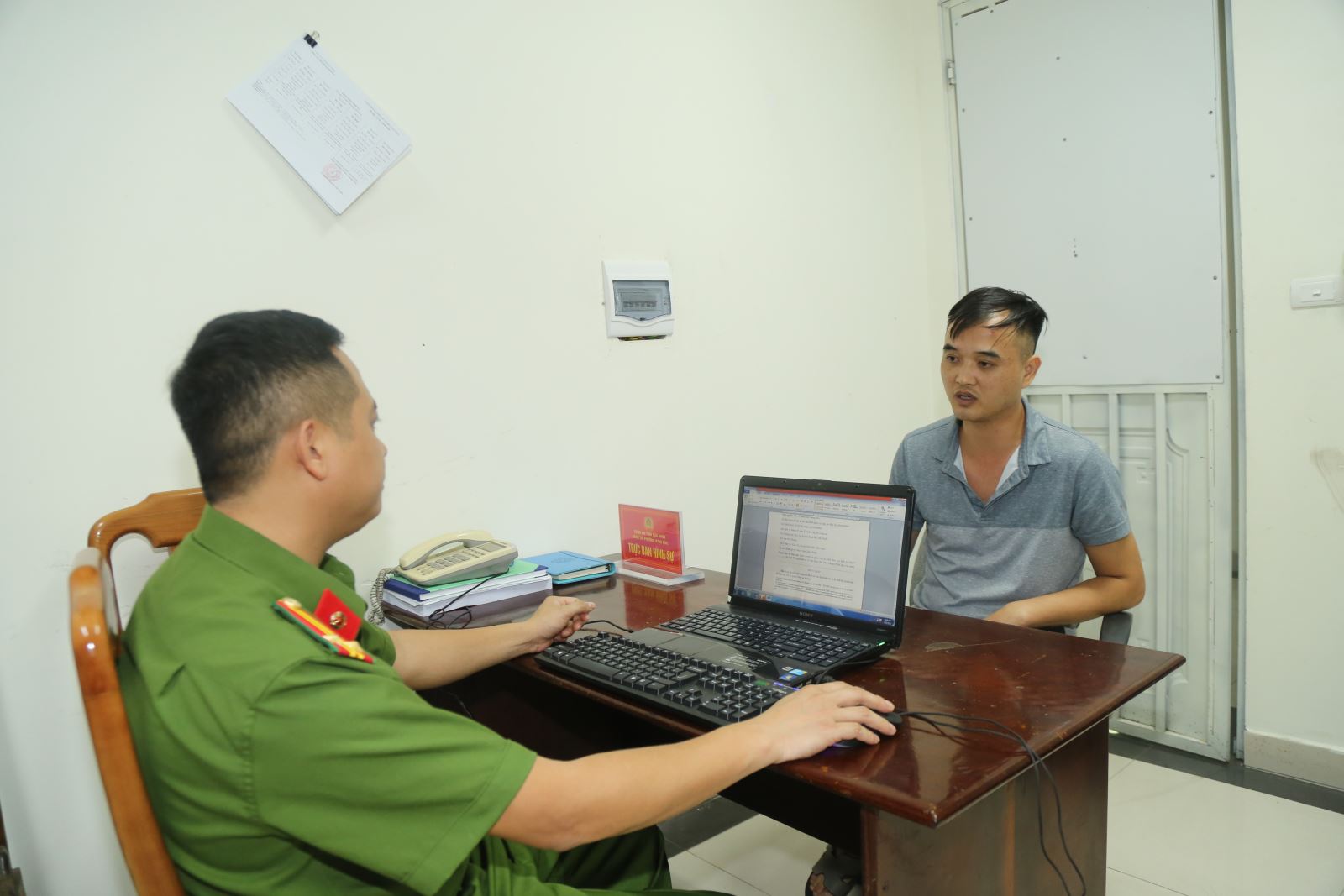 Bắt khẩn cấp tài xế ô tô đánh người vì ‘không nhường đường’ ở Bắc Ninh - Ảnh 1.