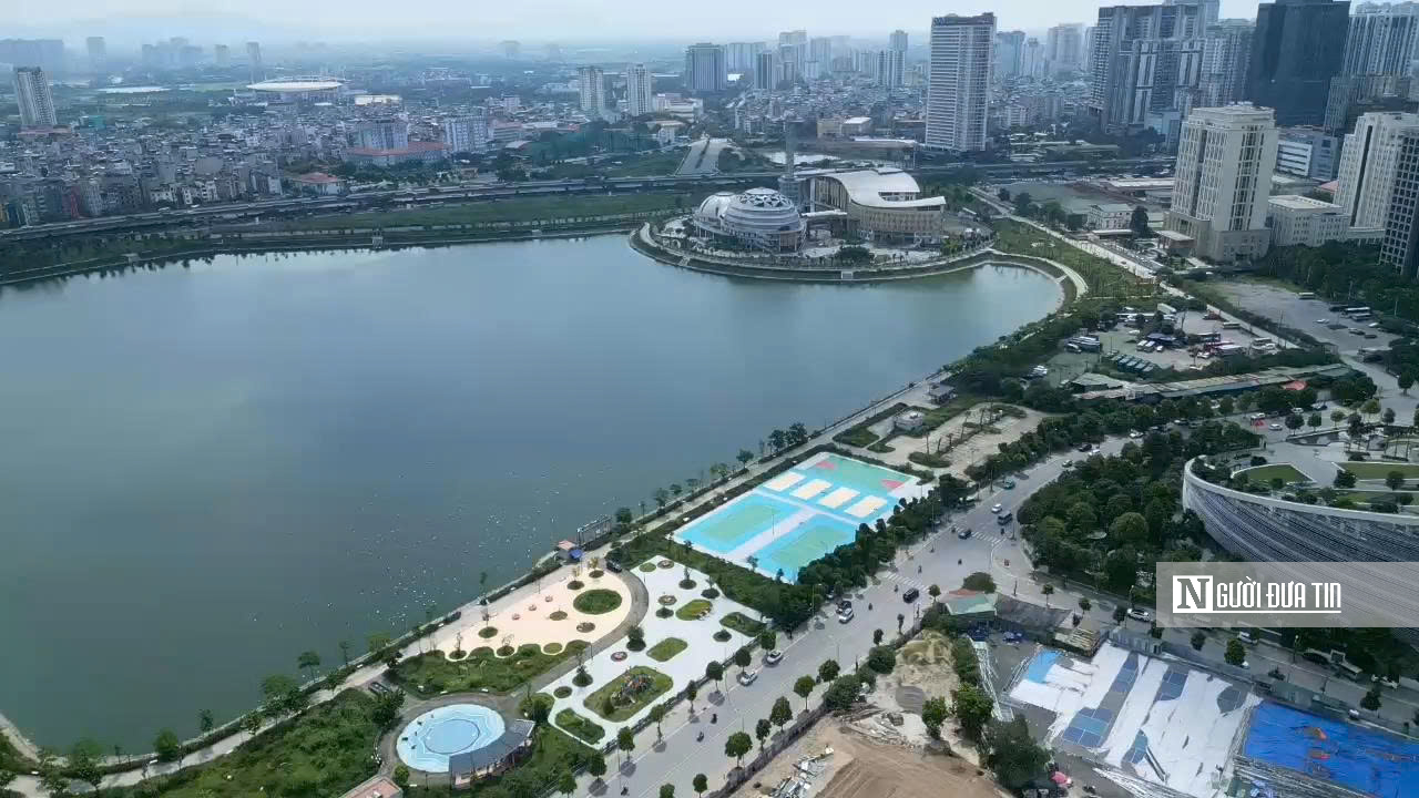 Cá chết bốc mùi, cỏ dại mọc quá đầu ở công viên hơn 700 tỷ đồng tại Hà Nội- Ảnh 1. Cá chết bốc mùi, cỏ dại mọc quá đầu ở công viên hơn 700 tỷ đồng tại Hà Nội- Ảnh 1.