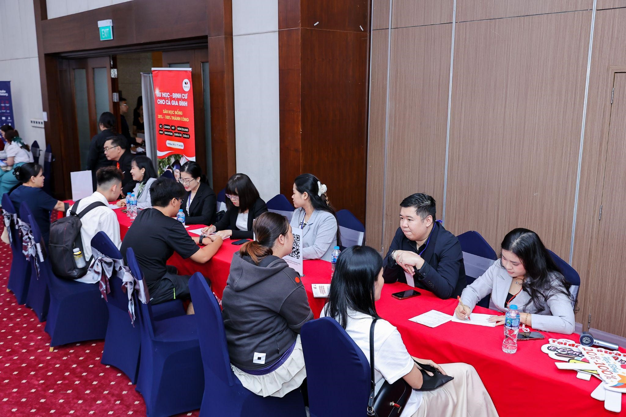 Triển lãm Bản đồ Du học 5 Châu tại TP.HCM: Gặp gỡ hơn 30 trường quốc tế, săn học bổng đến 100% - Ảnh 3.