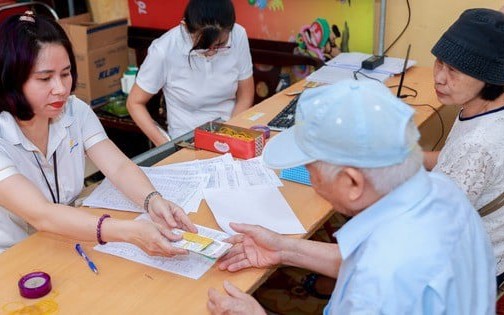 Thủ tục nghỉ hưu đối với công chức, viên chức theo quy định mới nhất - Ảnh 2.