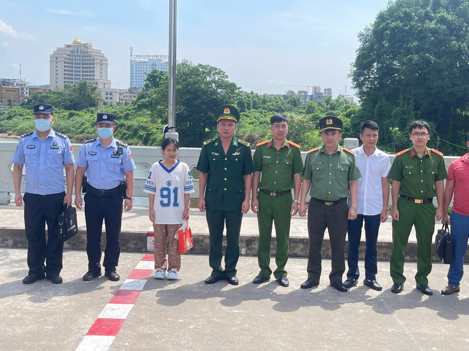 Bắt giữ đối tượng lừa đảo hàng trăm tỷ đồng- Ảnh 1.