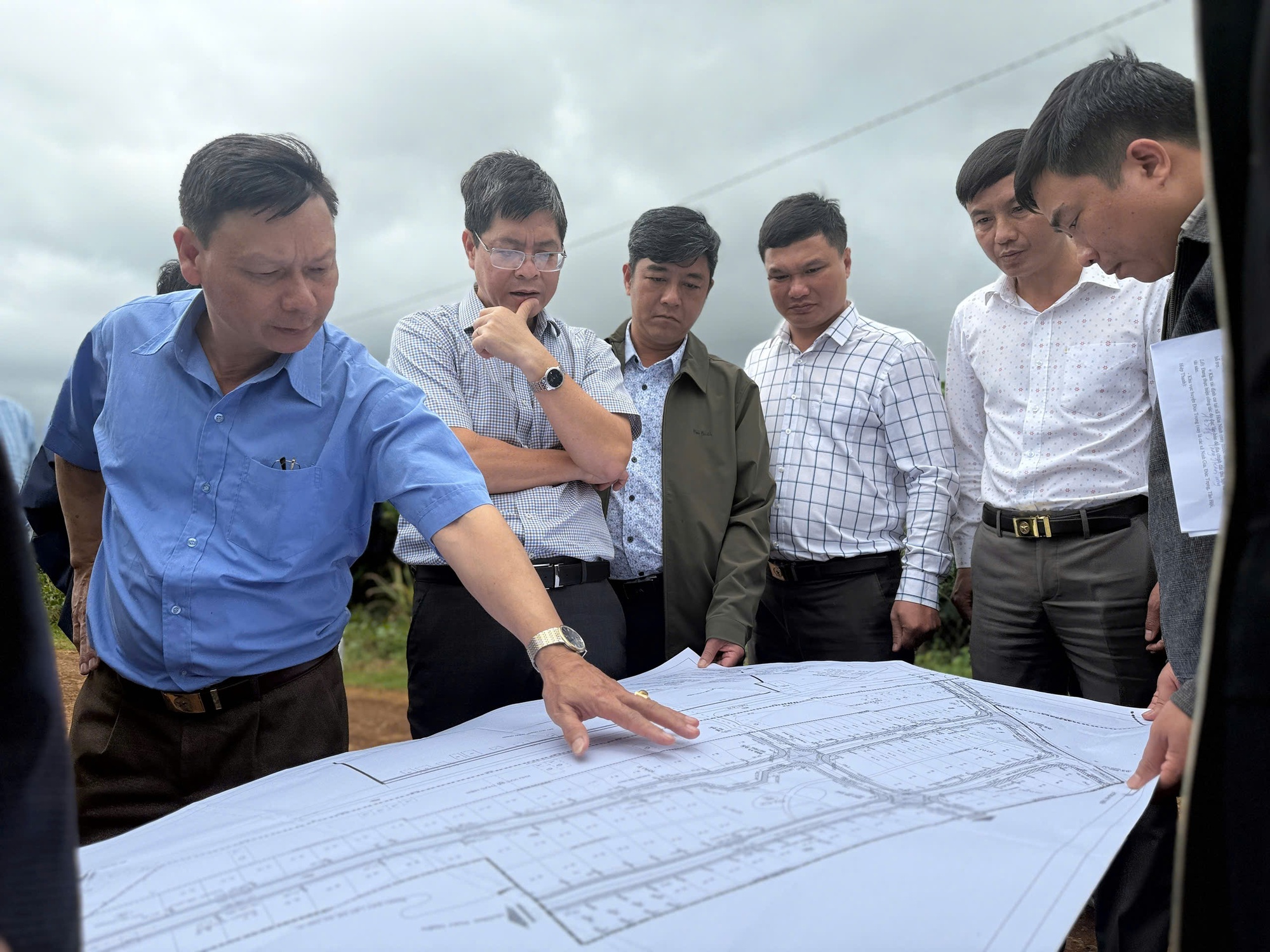 Hàng loạt “nút thắt” cần tháo gỡ tại dự án cao tốc Bảo Lộc – Liên Khương- Ảnh 1. Hàng loạt “nút thắt” cần tháo gỡ tại dự án cao tốc Bảo Lộc – Liên Khương- Ảnh 1.