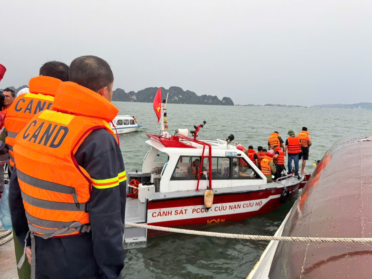 Thủ tướng yêu cầu khẩn trương tìm kiếm cứu nạn, khắc phục hậu quả vụ lật tàu Quảng Ninh
- Ảnh 1. Thủ tướng yêu cầu khẩn trương tìm kiếm cứu nạn, khắc phục hậu quả vụ lật tàu Quảng Ninh
- Ảnh 1.