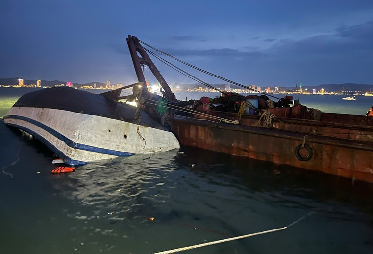 Vụ đắm tàu trên vịnh Hạ Long: Mưa giông ập đến bất ngờ qua lời kể của du khách- Ảnh 1. Vụ đắm tàu trên vịnh Hạ Long: Mưa giông ập đến bất ngờ qua lời kể của du khách- Ảnh 1.