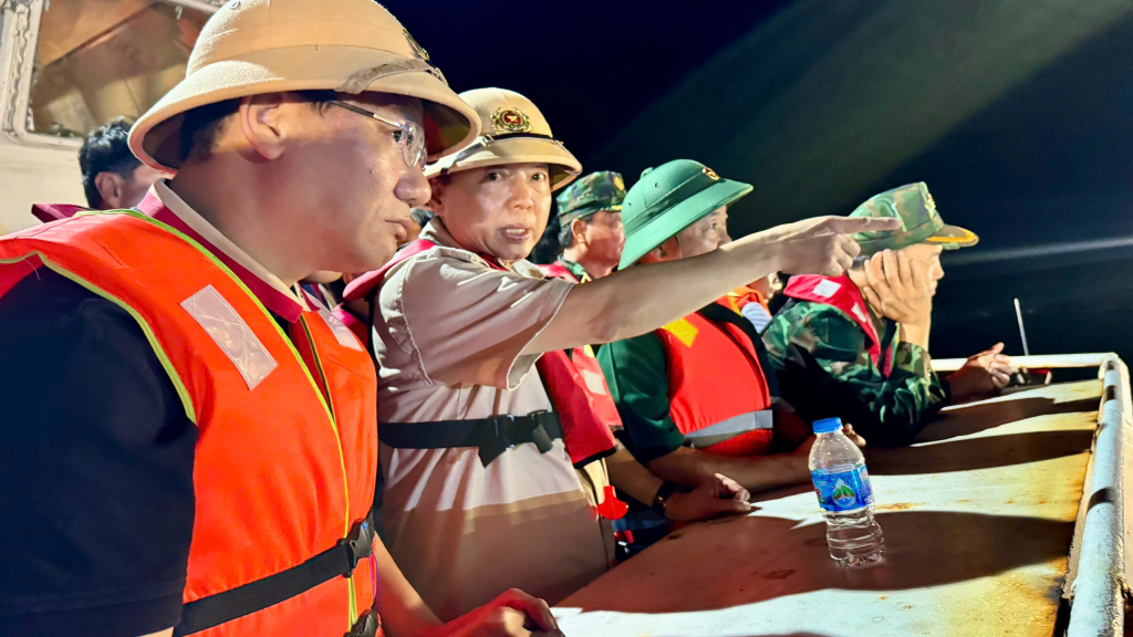 Vụ đắm tàu trên vịnh Hạ Long: Tiến hành lai dắt tàu vào đất liền- Ảnh 3.