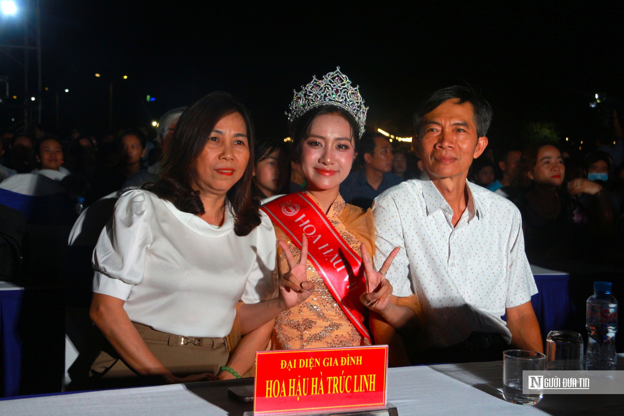 Người dân vùng biển nô nức đi xem nghệ thuật, thời trang “Đắk Lắk – Âm vang ngày mới” - Ảnh 5.