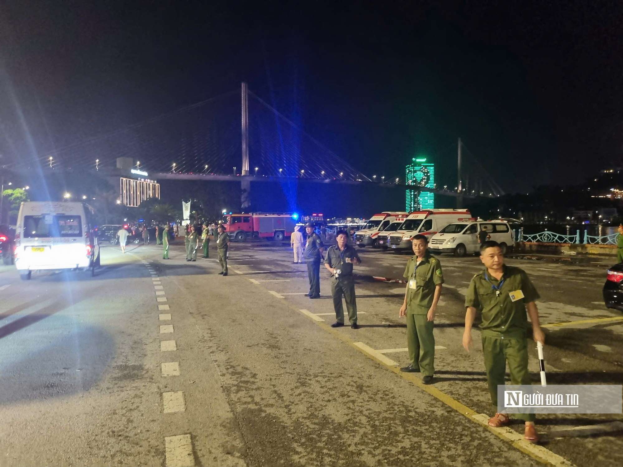 Lật tàu trên vịnh Hạ Long: Đã cứu được 11 người, tìm thấy 27 thi thể- Ảnh 3. Lật tàu trên vịnh Hạ Long: Đã cứu được 11 người, tìm thấy 27 thi thể- Ảnh 3.