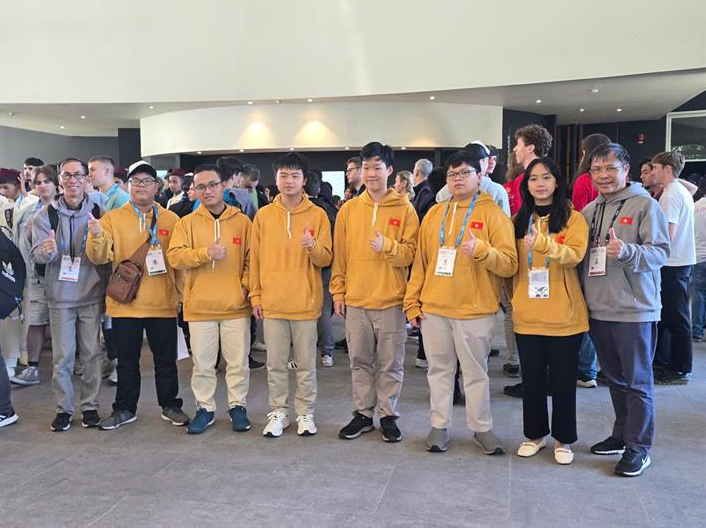 Việt Nam trở lại top 10 Olympic Toán quốc tế (IMO) với 6/6 học sinh giành huy chương- Ảnh 1. Việt Nam trở lại top 10 Olympic Toán quốc tế (IMO) với 6/6 học sinh giành huy chương- Ảnh 1.