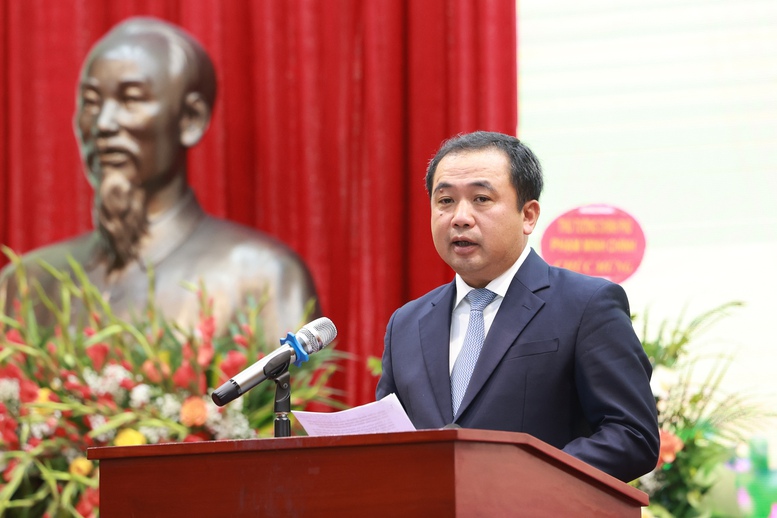 Thủ tướng Phạm Minh Chính trao Quyết định giao quyền Bộ trưởng Bộ Nông nghiệp và Môi trường- Ảnh 4. Thủ tướng Phạm Minh Chính trao Quyết định giao quyền Bộ trưởng Bộ Nông nghiệp và Môi trường- Ảnh 4.