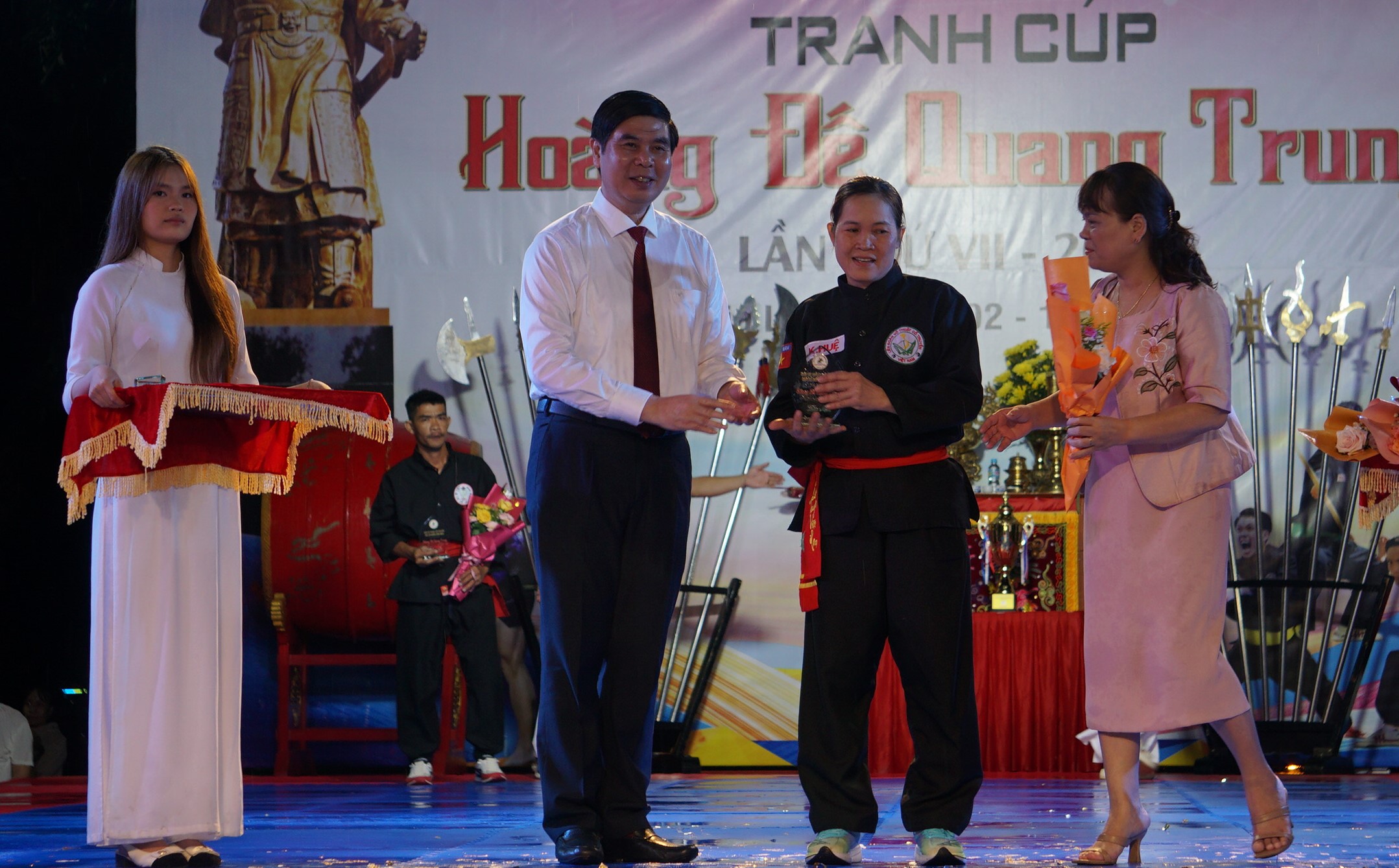 Đặc sắc màn biểu diễn võ cổ truyền trong đêm khai mạc- Ảnh 1.