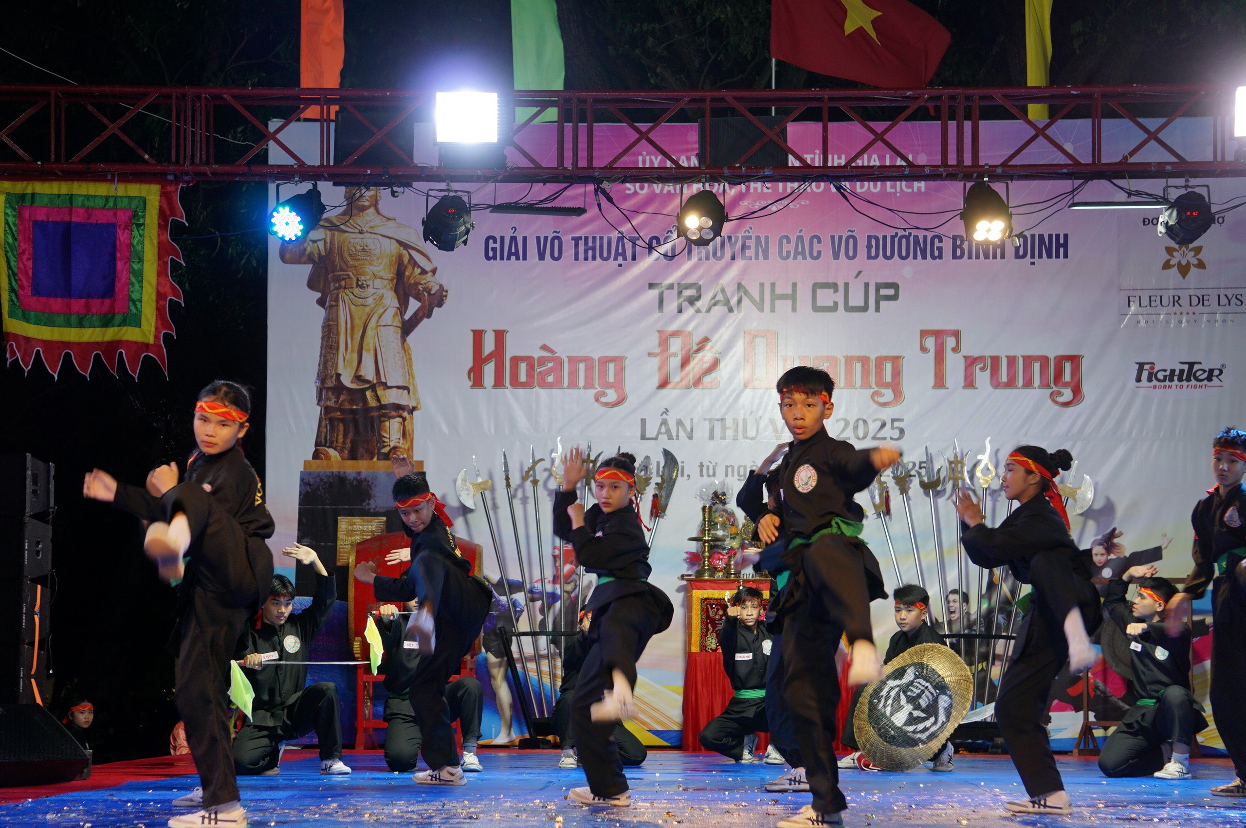 Đặc sắc màn biểu diễn võ cổ truyền trong đêm khai mạc- Ảnh 6.