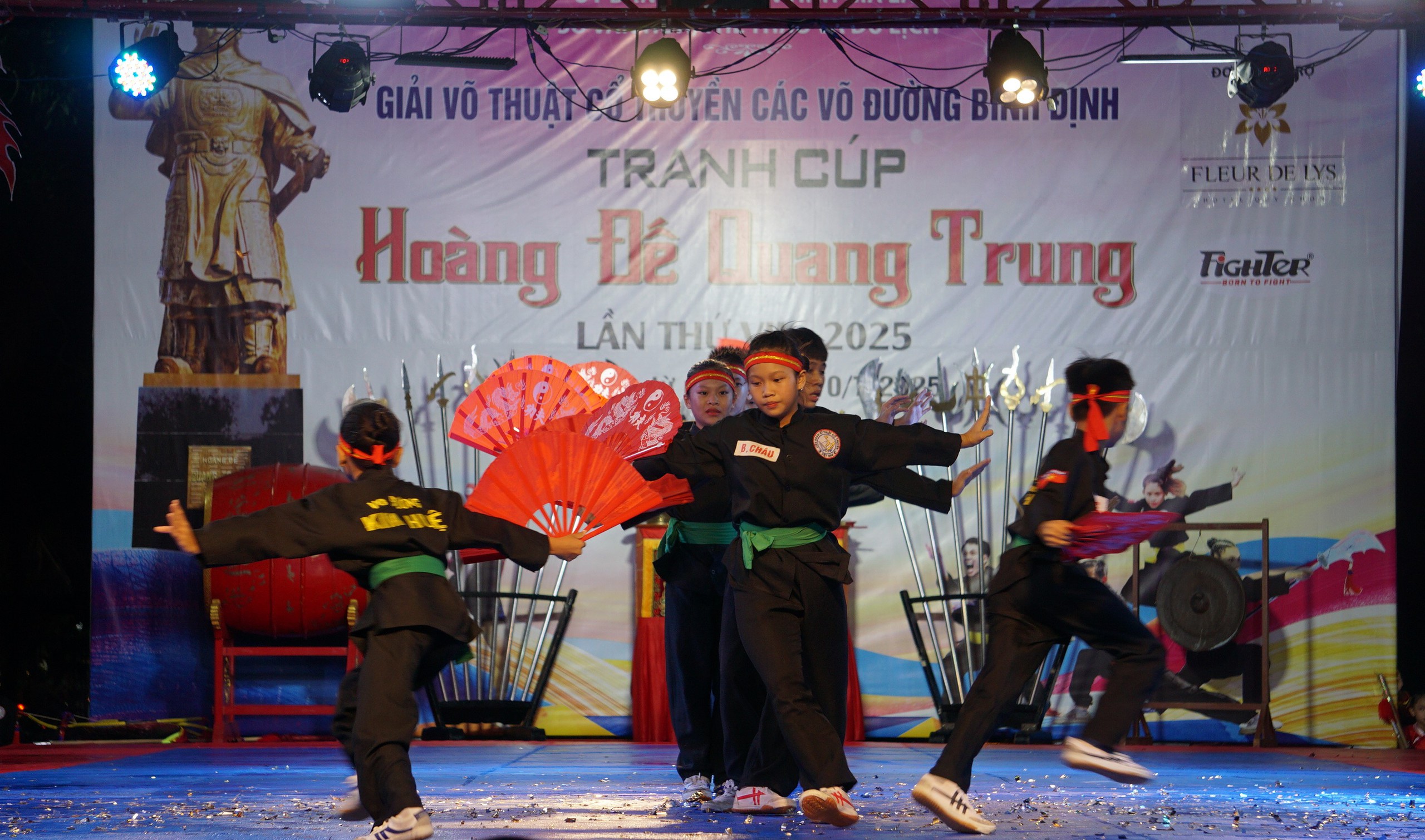 Đặc sắc màn biểu diễn võ cổ truyền trong đêm khai mạc- Ảnh 10.
