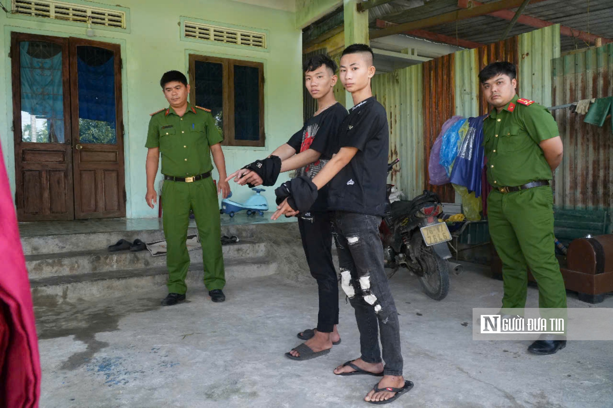 Từ Đà Nẵng, 2 thanh thiếu niên vào Quảng Ngãi đột nhập nhà dân trộm tài sản- Ảnh 1. Từ Đà Nẵng, 2 thanh thiếu niên vào Quảng Ngãi đột nhập nhà dân trộm tài sản- Ảnh 1.