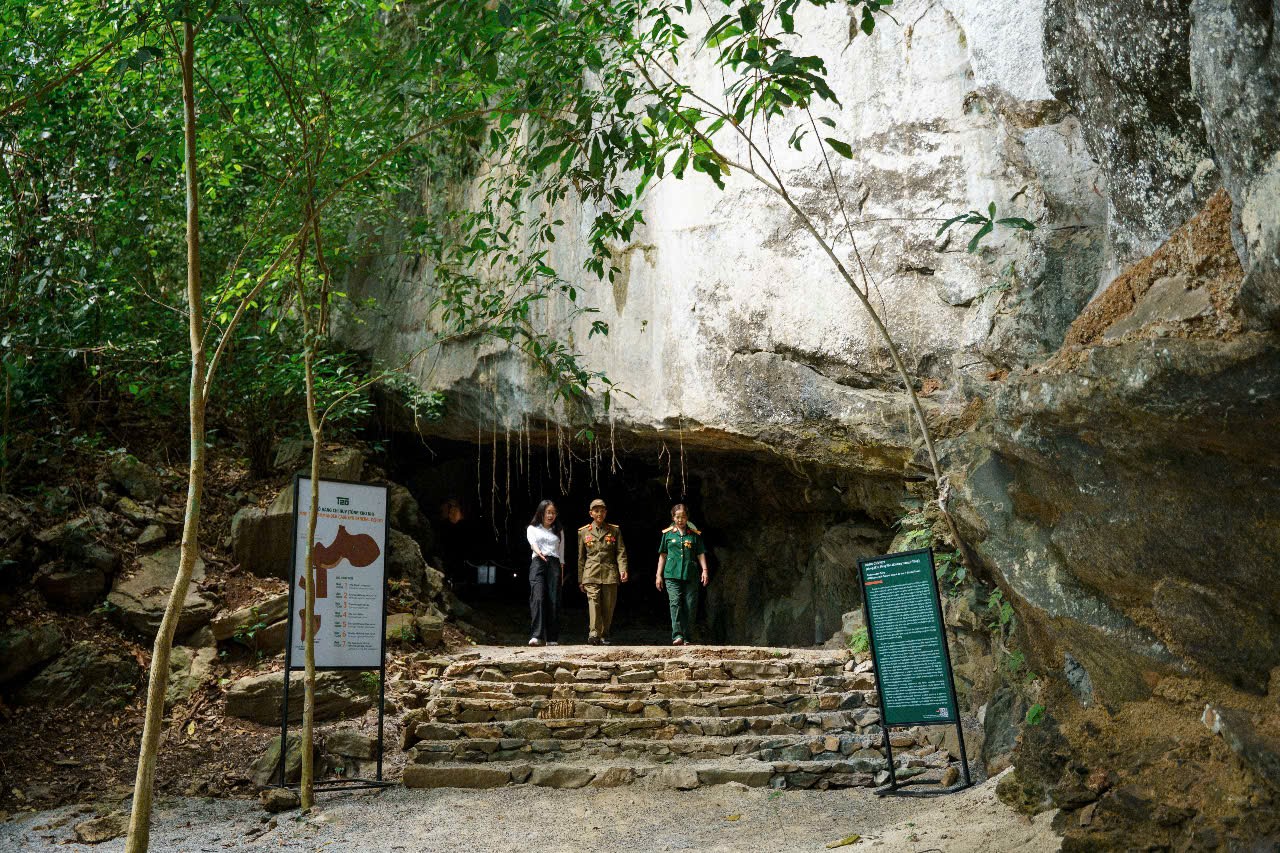 Hang Chỉ huy - Tổng kho bí mật của bộ đội Trường Sơn trong khói lửa chiến tranh- Ảnh 1. Hang Chỉ huy - Tổng kho bí mật của bộ đội Trường Sơn trong khói lửa chiến tranh- Ảnh 1.