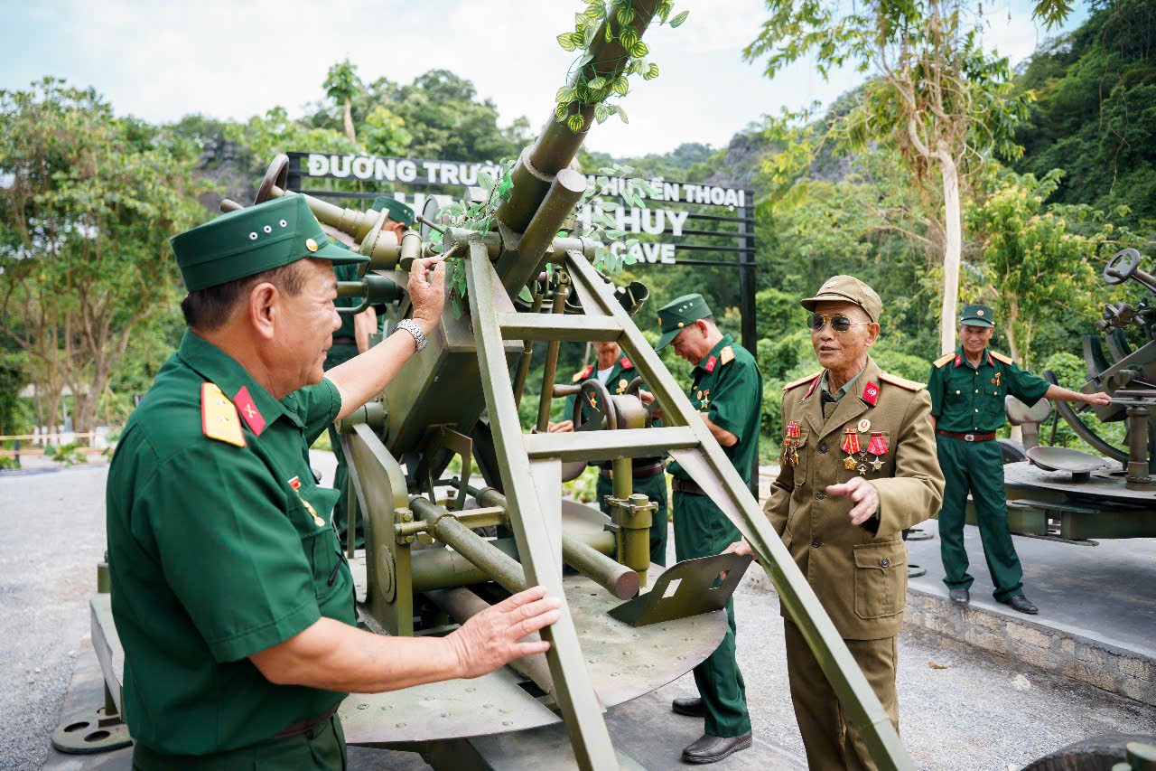 Hang Chỉ huy - Tổng kho bí mật của bộ đội Trường Sơn trong khói lửa chiến tranh- Ảnh 11. Hang Chỉ huy - Tổng kho bí mật của bộ đội Trường Sơn trong khói lửa chiến tranh- Ảnh 11.