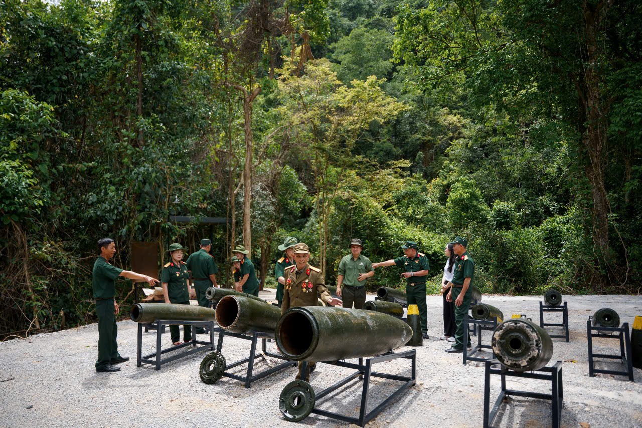 Hang Chỉ huy - Tổng kho bí mật của bộ đội Trường Sơn trong khói lửa chiến tranh- Ảnh 10. Hang Chỉ huy - Tổng kho bí mật của bộ đội Trường Sơn trong khói lửa chiến tranh- Ảnh 10.