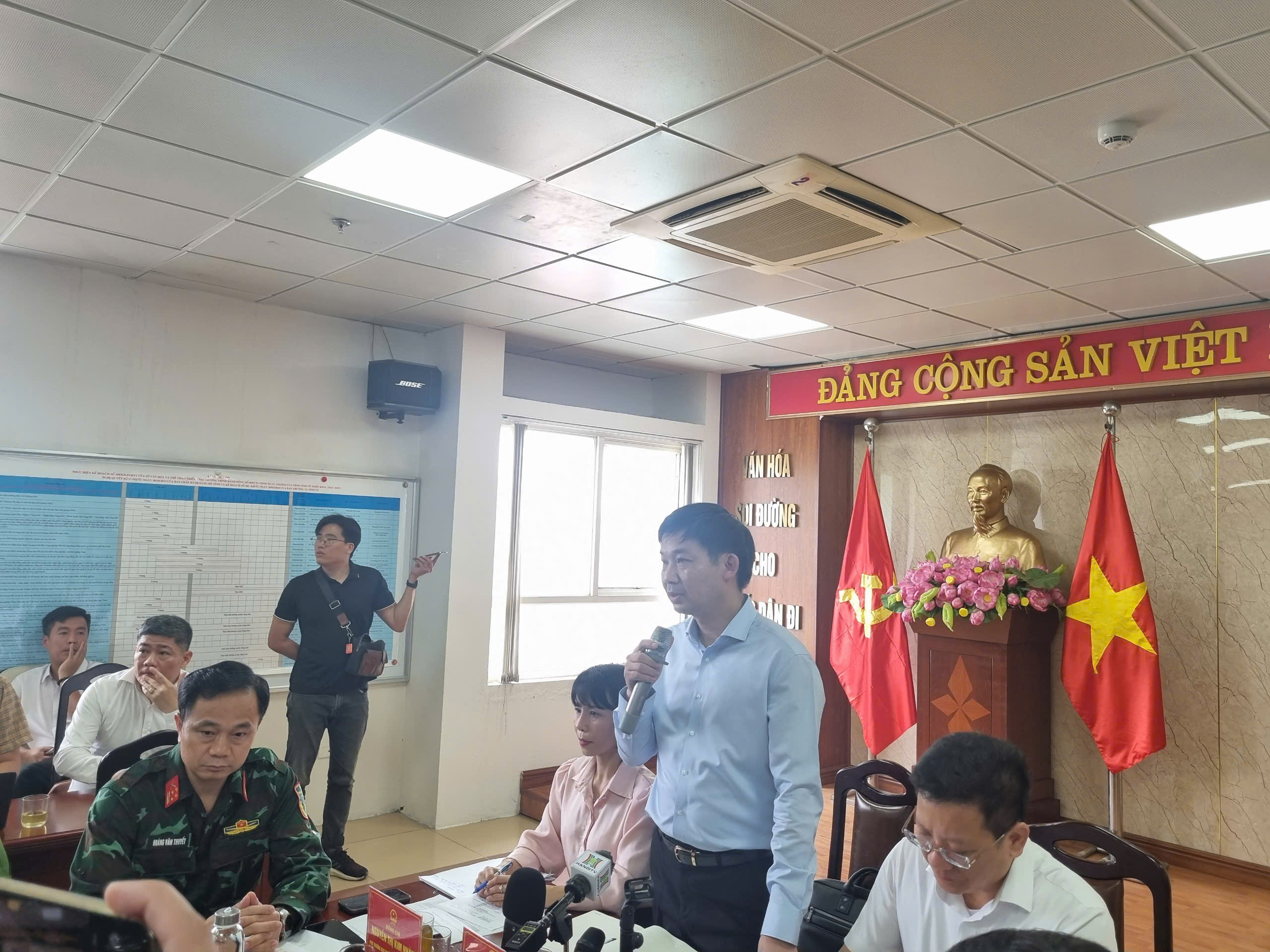 Đắm tàu du lịch trên vịnh Hạ Long: 80% du khách xấu số mặc áo phao- Ảnh 1.