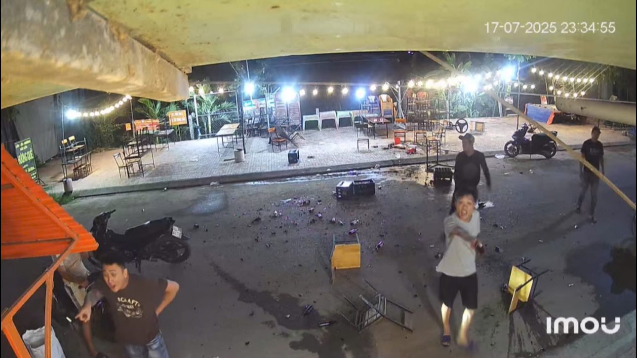 Gia Lai: Nhóm thanh niên mang súng hơi,dao đi nhậu rồi gây rối - Ảnh 1.
