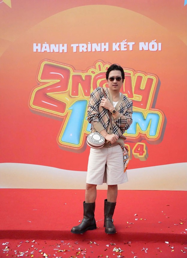 Trường Giang khoe diện mạo mới, phá cách với mái tóc dài xoăn nhẹ, để râu- Ảnh 1. Trường Giang khoe diện mạo mới, phá cách với mái tóc dài xoăn nhẹ, để râu- Ảnh 1.