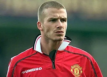 Cựu cầu thủ David Beckham gặp sự cố khi tự cắt tóc tại nhà - Ảnh 2. Cựu cầu thủ David Beckham gặp sự cố khi tự cắt tóc tại nhà - Ảnh 2.