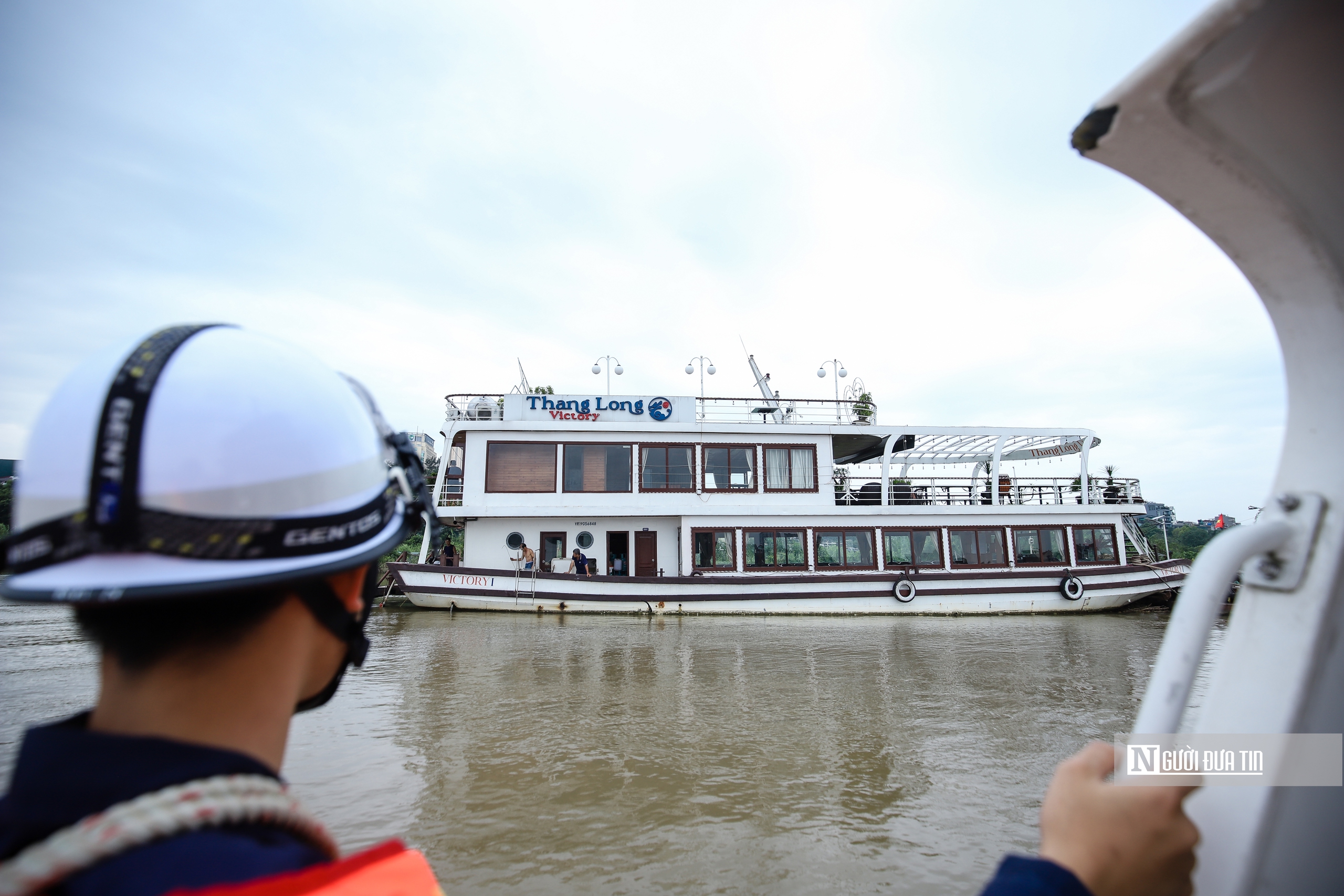 Xóm nổi ven sông Hồng trước bão số 3- Ảnh 5. Xóm nổi ven sông Hồng trước bão số 3- Ảnh 5.
