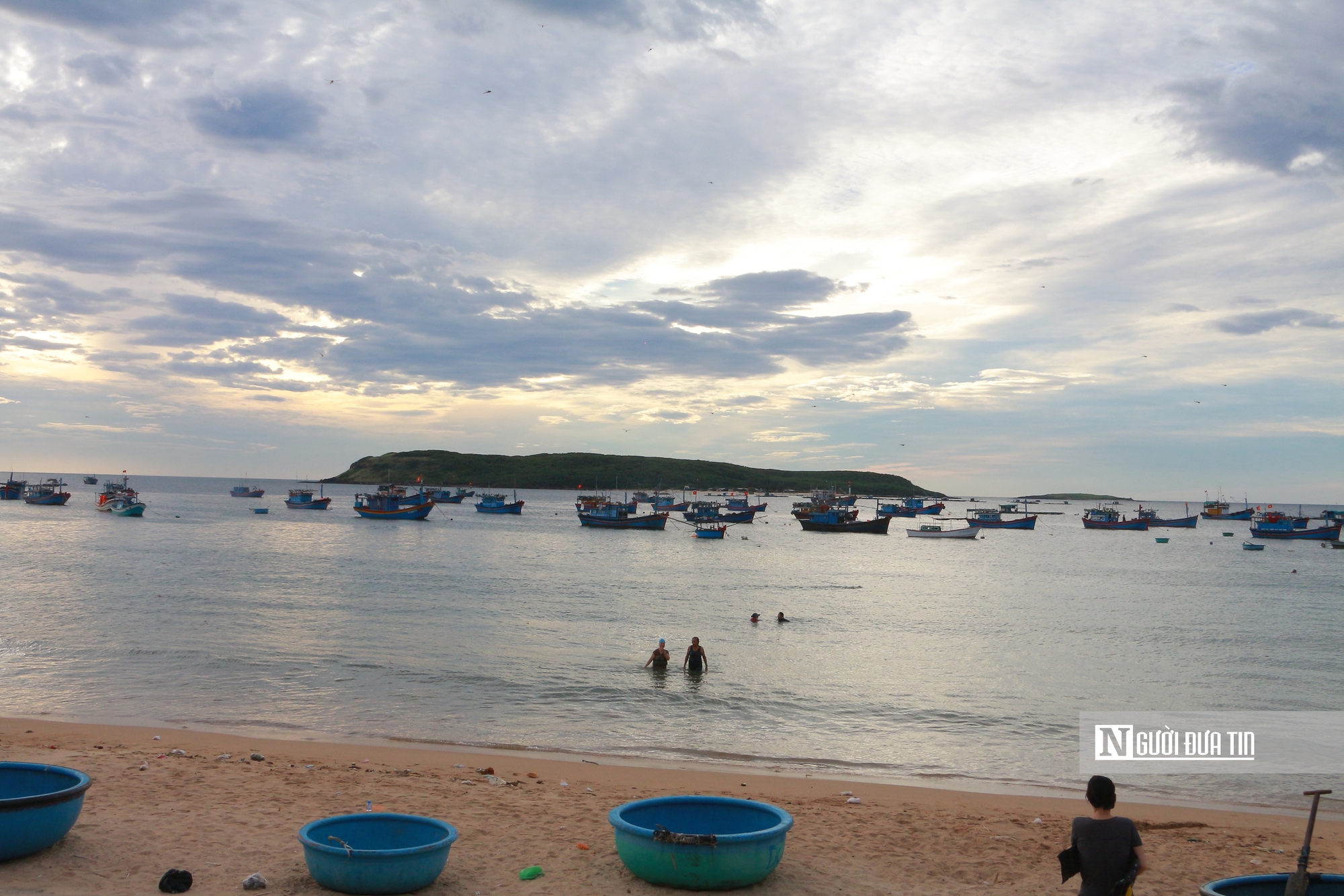 Làng chài ở Đắk Lắk giữa những ngày biển động- Ảnh 1. Làng chài ở Đắk Lắk giữa những ngày biển động- Ảnh 1.