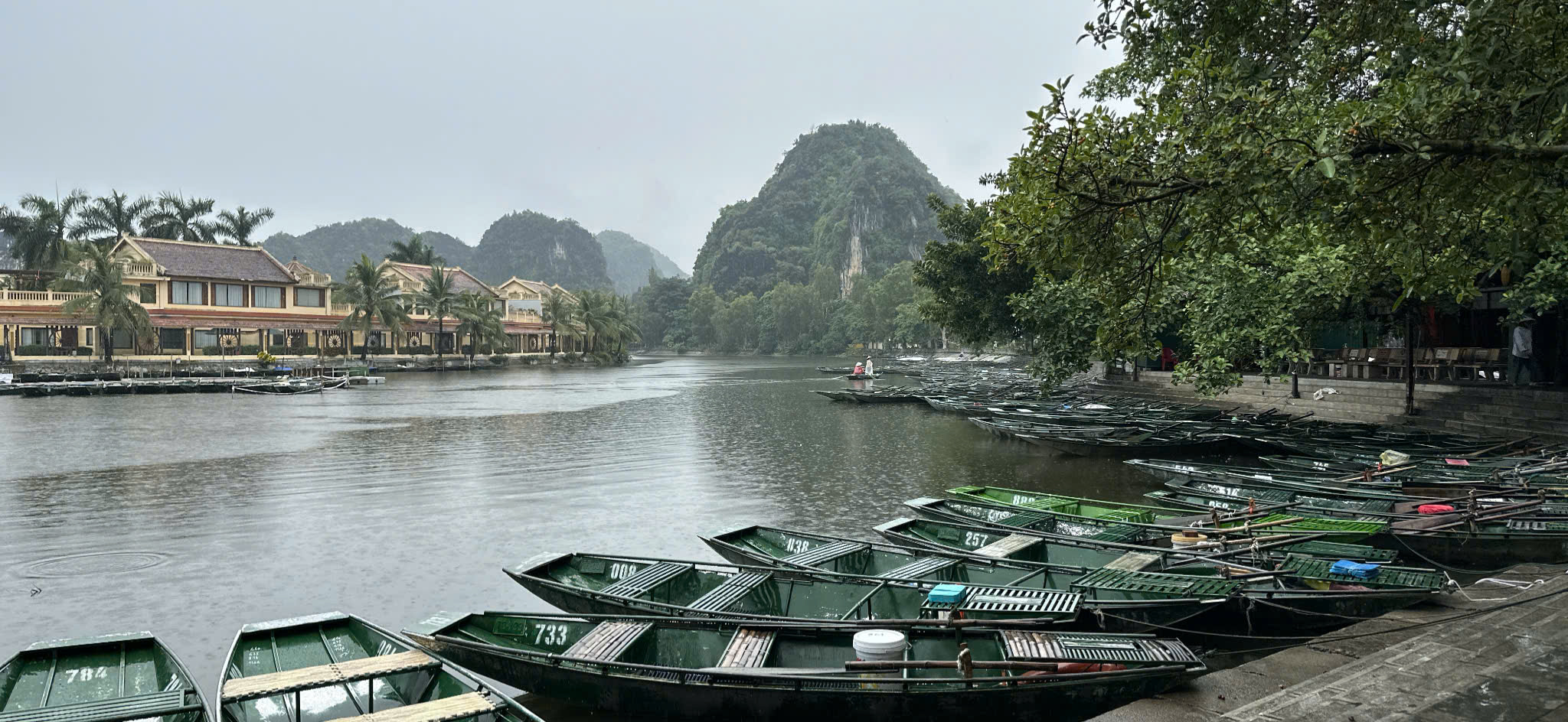 Ninh Bình tạm dừng đón khách đường thủy để ứng phó bão số 3 - Ảnh 1.