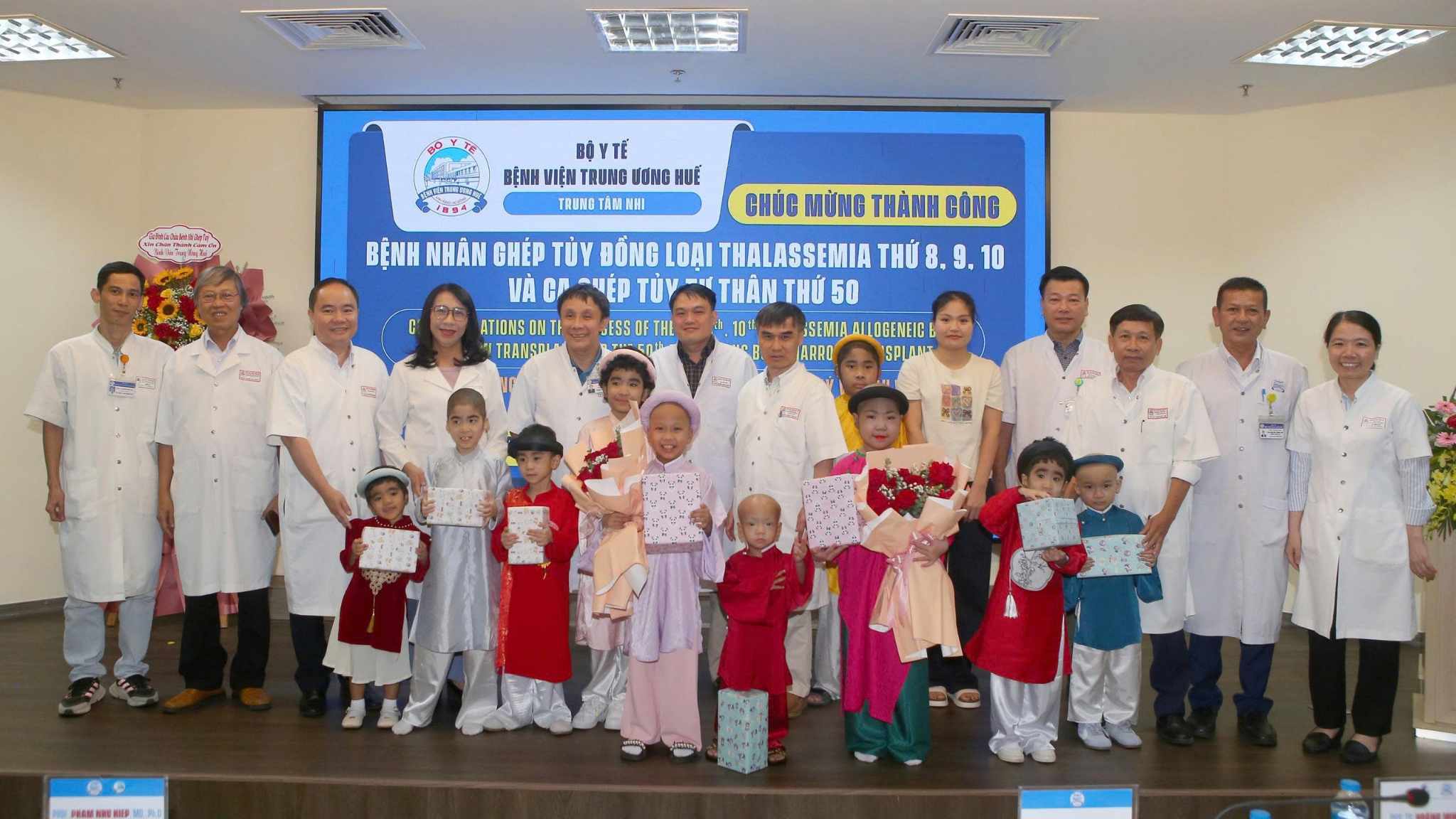 Huế xuất viện 4 bệnh nhi "đặc biệt" sau các ca ghép tủy phức tạp- Ảnh 1.