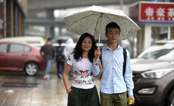 Chàng trai 23 tuổi quyết cưới mẹ đơn thân 46 tuổi, bố mẹ "khóc như mưa" - Ảnh 2.