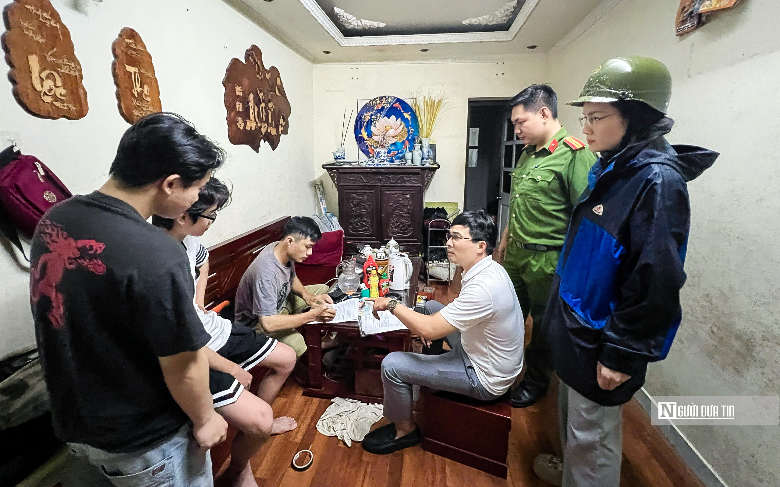 Hà Nội: Vận động di dời người dân chung cư G6A Thành Công tránh bão số 3- Ảnh 2. Hà Nội: Vận động di dời người dân chung cư G6A Thành Công tránh bão số 3- Ảnh 2.