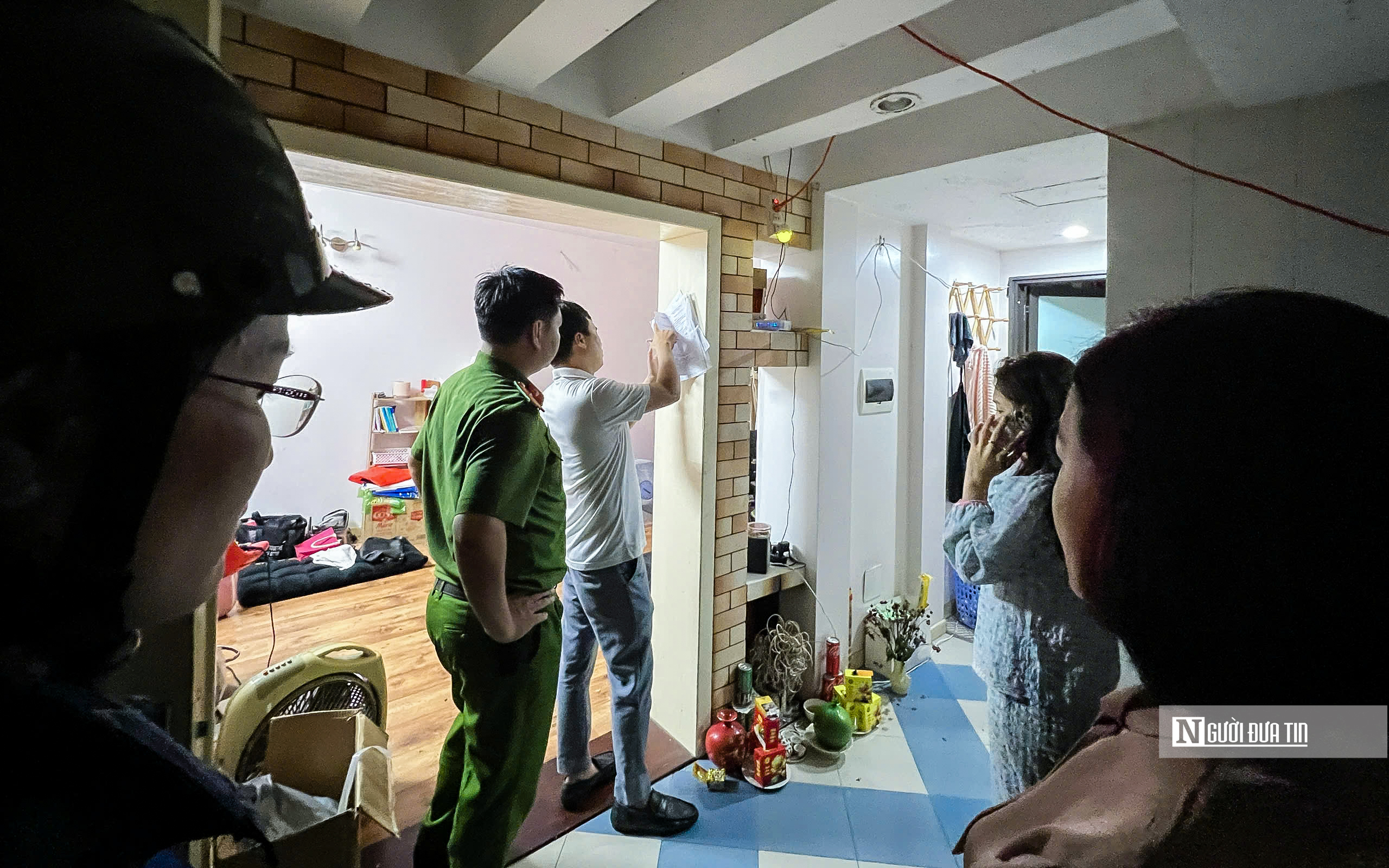 Hà Nội: Vận động di dời người dân chung cư G6A Thành Công tránh bão số 3- Ảnh 3. Hà Nội: Vận động di dời người dân chung cư G6A Thành Công tránh bão số 3- Ảnh 3.