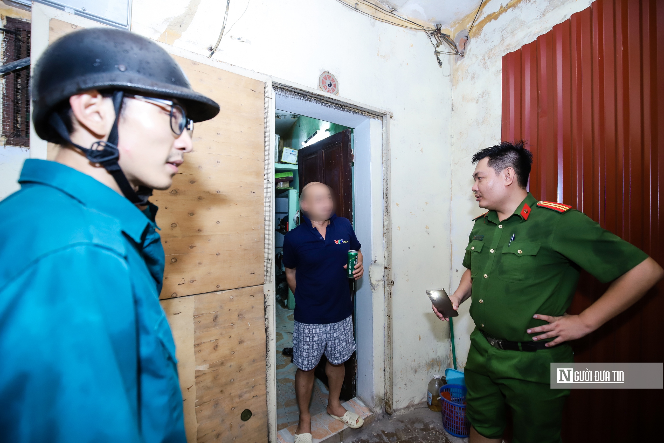 Hà Nội: Vận động di dời người dân chung cư G6A Thành Công tránh bão số 3- Ảnh 8. Hà Nội: Vận động di dời người dân chung cư G6A Thành Công tránh bão số 3- Ảnh 8.