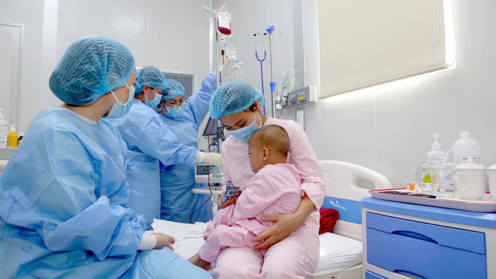 Huế xuất viện 4 bệnh nhi "đặc biệt" sau các ca ghép tủy phức tạp- Ảnh 2.