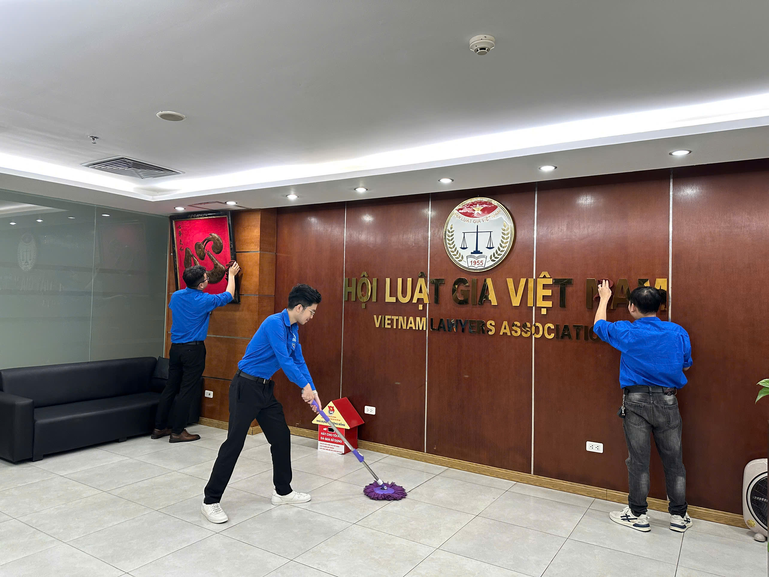Tuổi trẻ Hội Luật gia Việt Nam hưởng ứng "Ngày Chủ nhật xanh" - Ảnh 1.