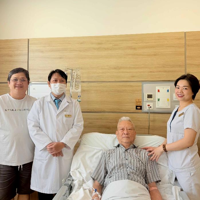 Phẫu thuật nội soi thành công cho cụ bà 86 tuổi: Bước tiến mới trong điều trị ung thư tại miền Trung - Ảnh 3.