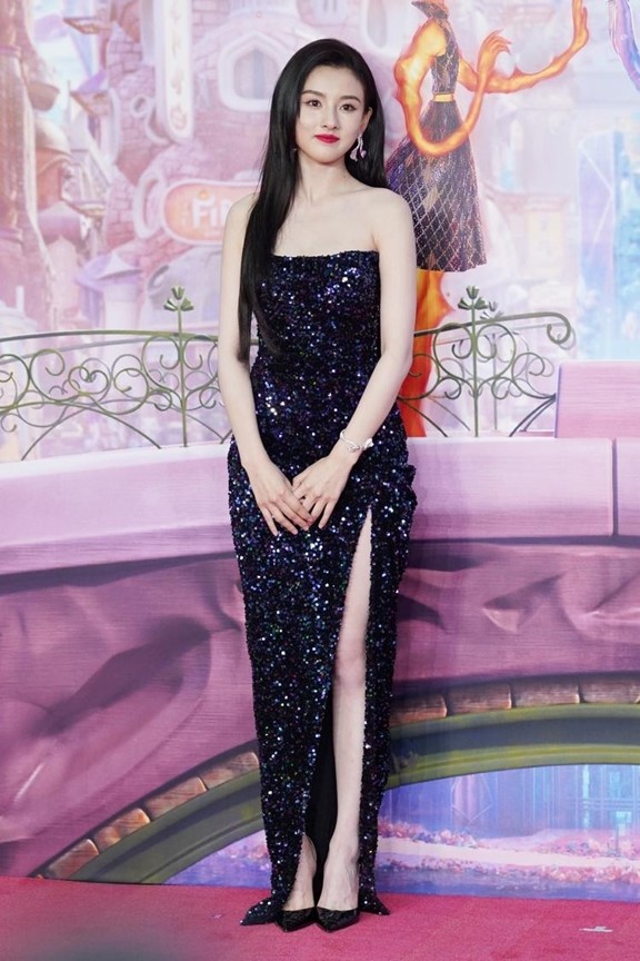 "Đệ nhất mỹ nhân" Tống Tổ Nhi khiến người hâm mộ lo lắng- Ảnh 3.