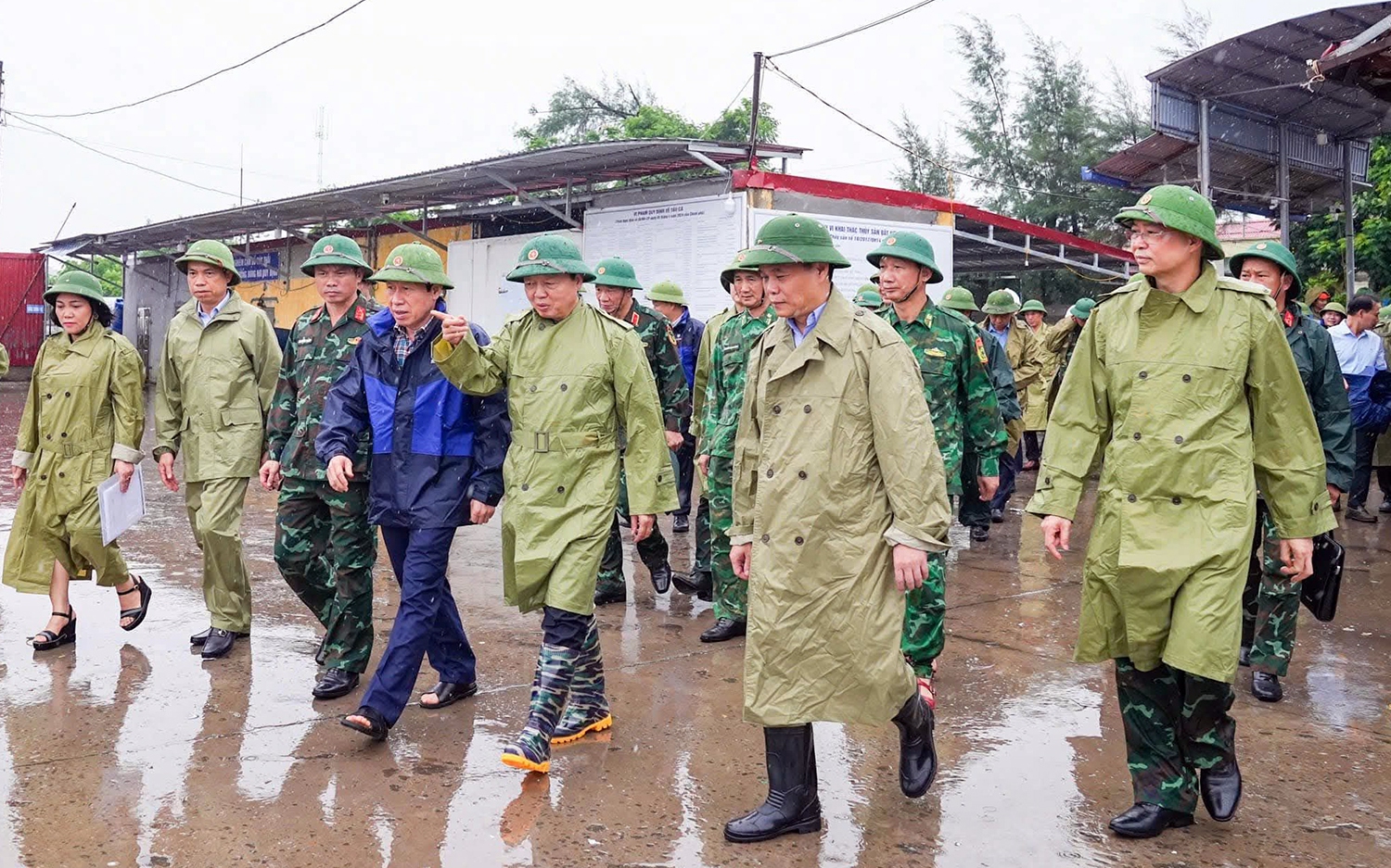 Bản tin 22/7: 64 người liên tiếp nhập viện trong 3 ngày nghi do ăn bánh mì - Ảnh 2.