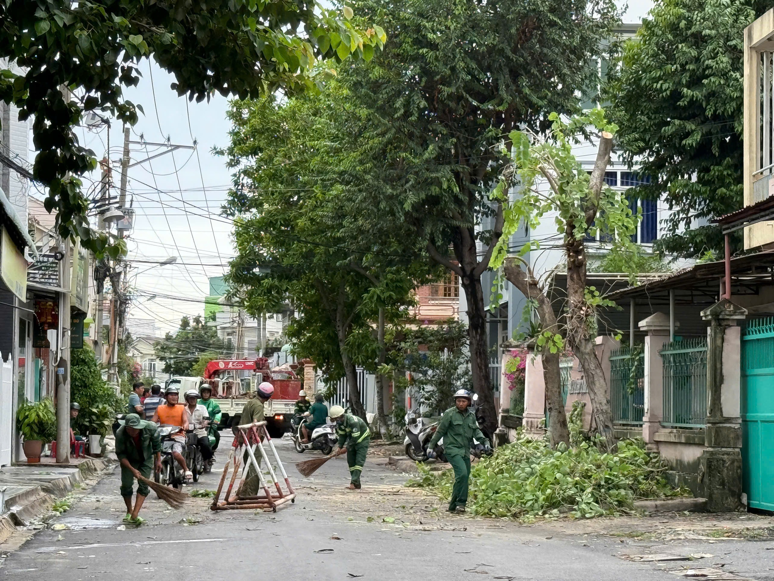 Thiệt hại do mưa, lốc xoáy tại 19 địa phương ở tỉnh Lâm Đồng, ước tính 3 tỷ đồng- Ảnh 5. Thiệt hại do mưa, lốc xoáy tại 19 địa phương ở tỉnh Lâm Đồng, ước tính 3 tỷ đồng- Ảnh 5.