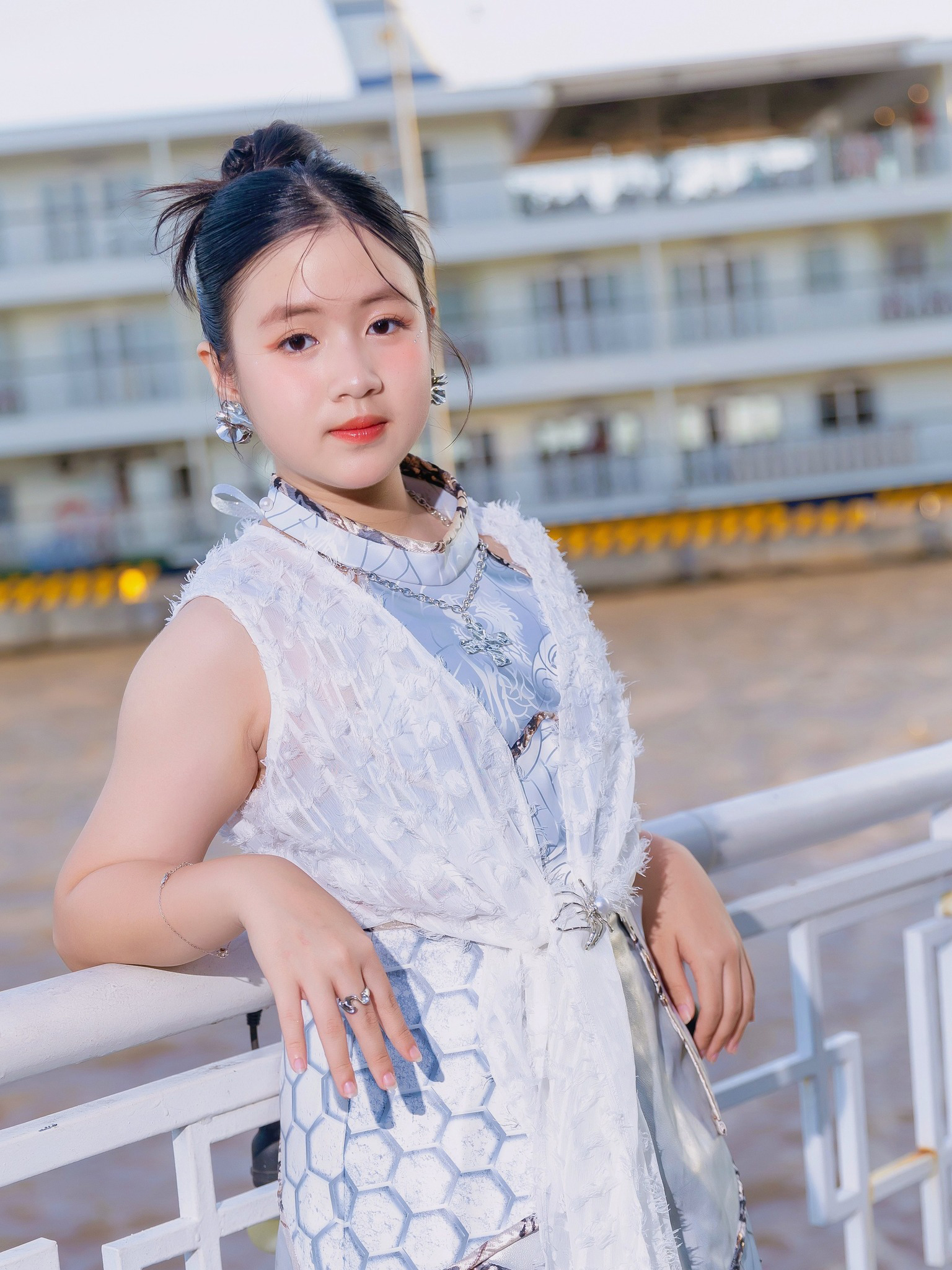 "Cô bé trăm tỷ" của màn ảnh Việt: Sở hữu bộ sưu tập vai diễn ấn tượng, nhan sắc tuổi 14 gây ngỡ ngàng - Ảnh 21.