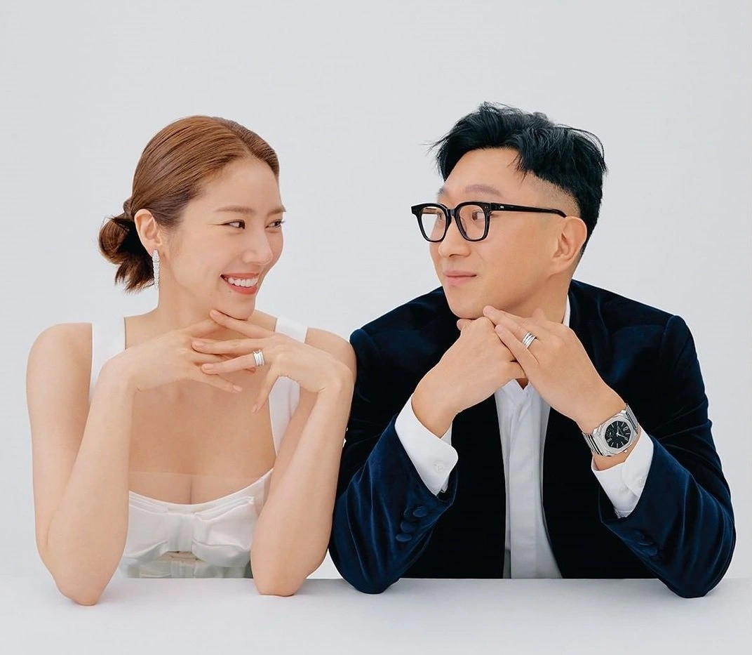 Góc khuất đầy tổn thương phía sau vẻ ngoài hào nhoáng của nữ ca sĩ bị chồng ép sinh con rồi bỏ mặc - Ảnh 1.