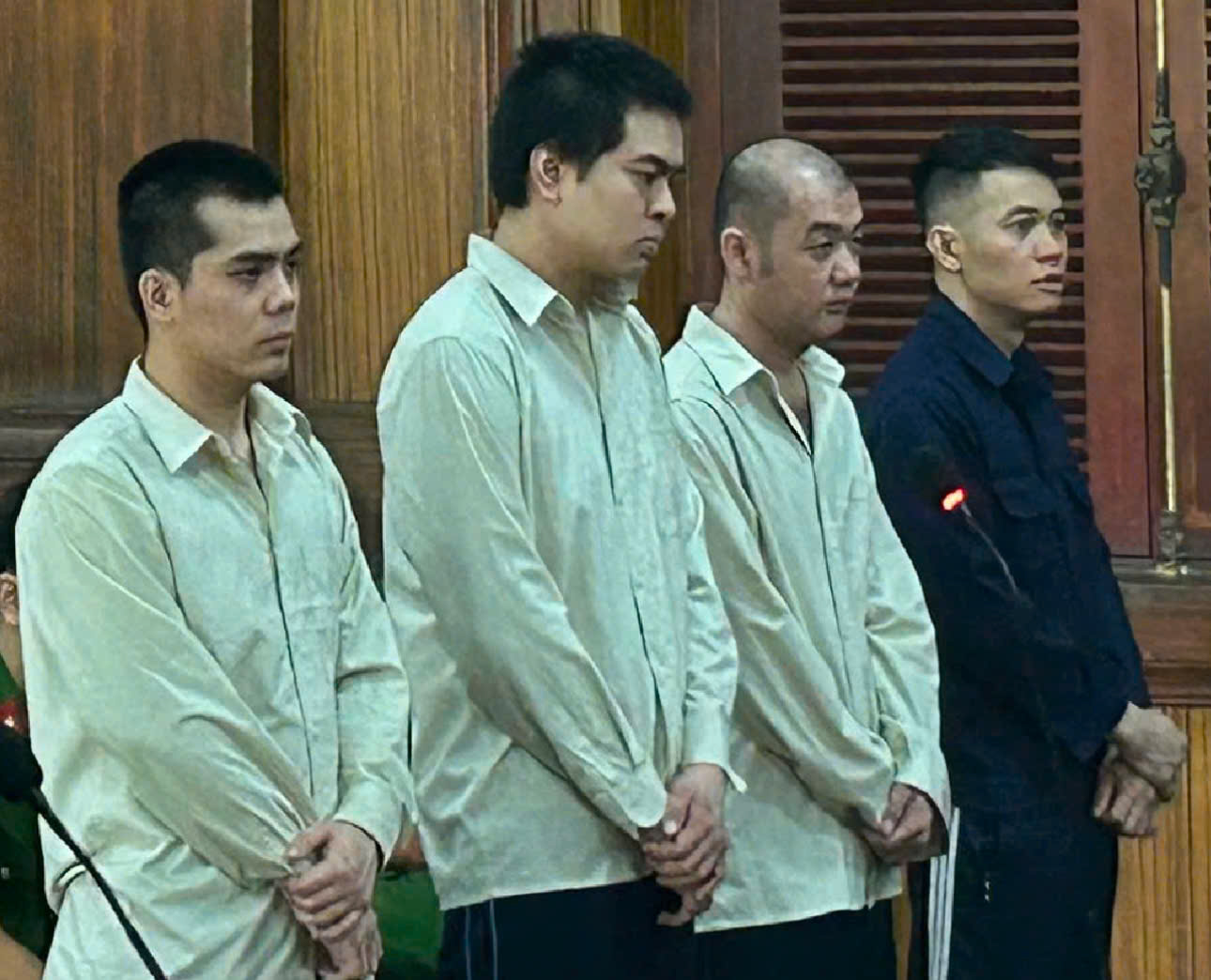 Tuyên án 4 bị cáo đánh người dã man vì mâu thuẫn tình cảm- Ảnh 1. Tuyên án 4 bị cáo đánh người dã man vì mâu thuẫn tình cảm- Ảnh 1.