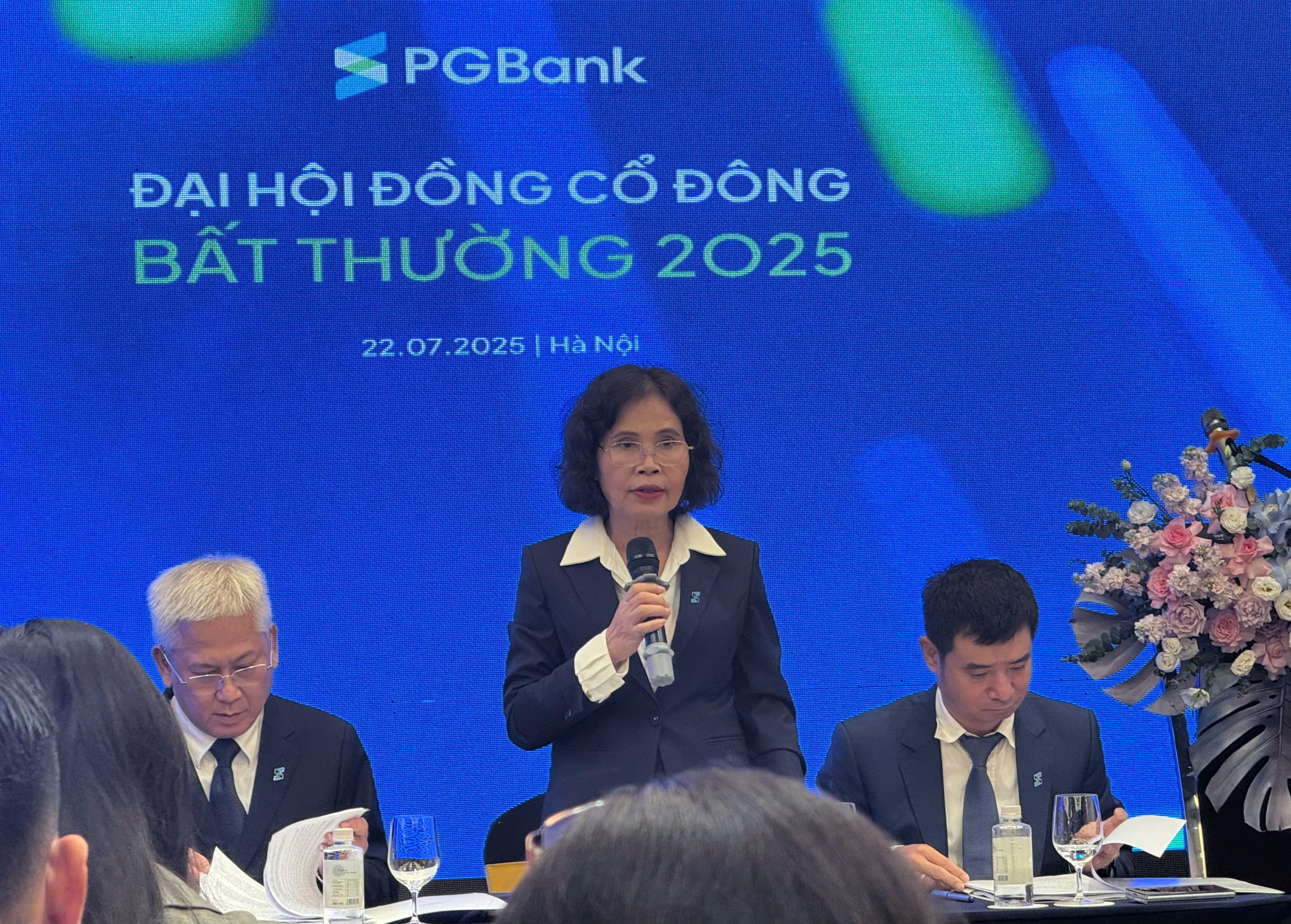 Phiên thảo luận chóng vánh tại ĐHĐCĐ bất thường của PGBank- Ảnh 2. Phiên thảo luận chóng vánh tại ĐHĐCĐ bất thường của PGBank- Ảnh 2.