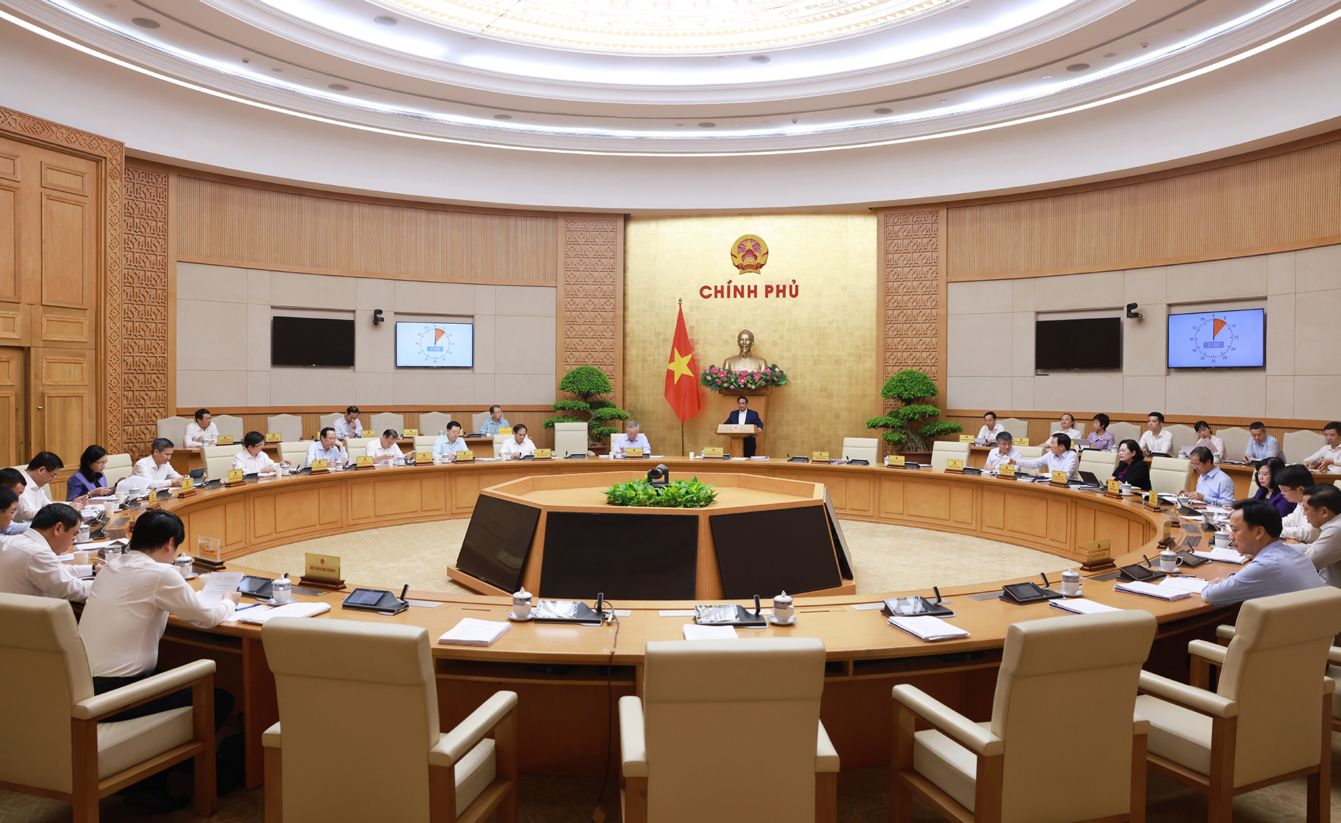 Thủ tướng: Loại bỏ tình trạng cấp trên "hợp thức hóa" cho cấp dưới- Ảnh 1. Thủ tướng: Loại bỏ tình trạng cấp trên "hợp thức hóa" cho cấp dưới- Ảnh 1.