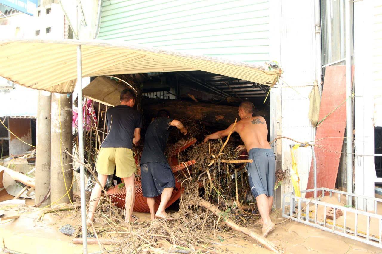 Những hình ảnh hoang tàn trong trận lũ lịch sử ở miền núi xứ Nghệ - Ảnh 5.